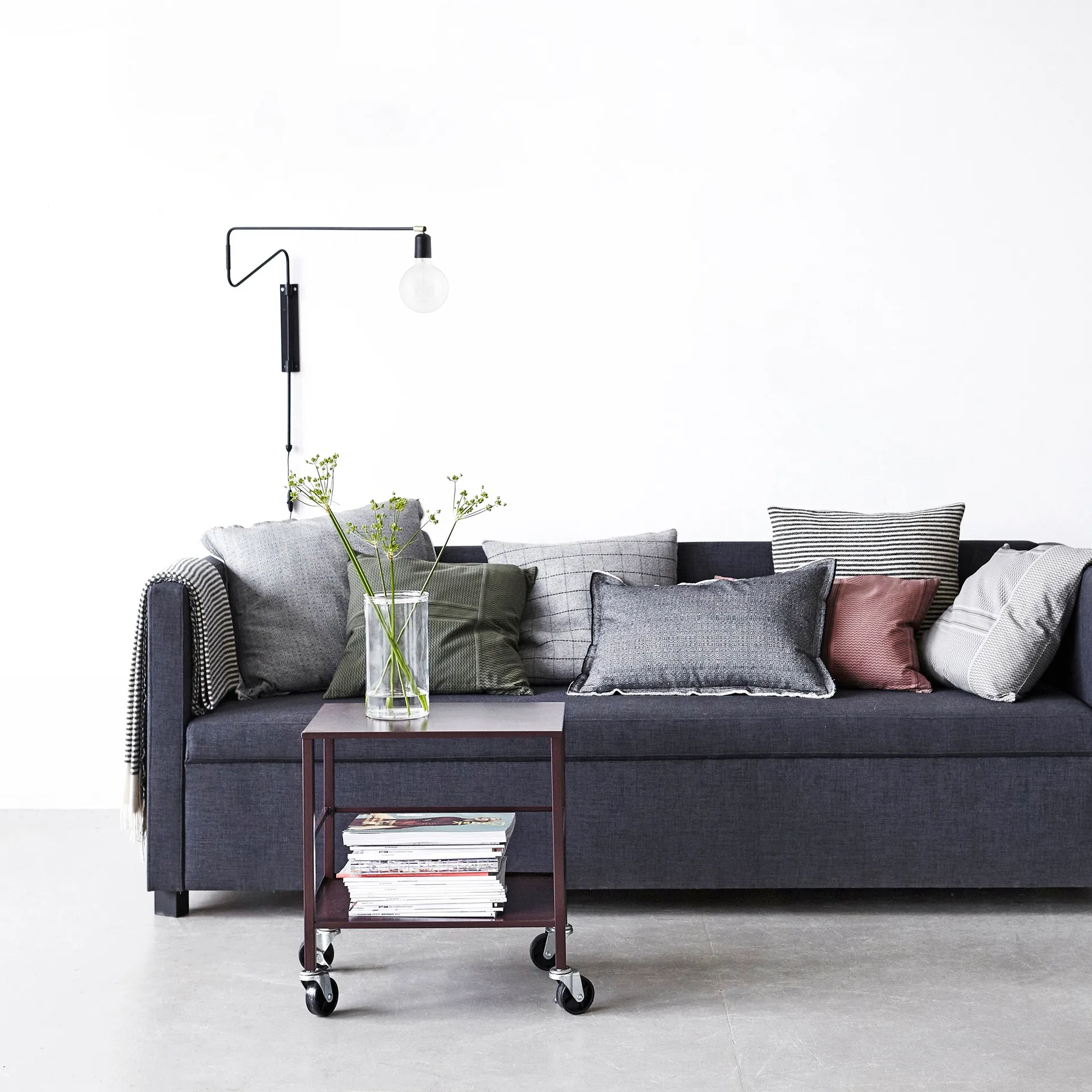 Aplique Swing, negro, grande, 70 cm House Doctor