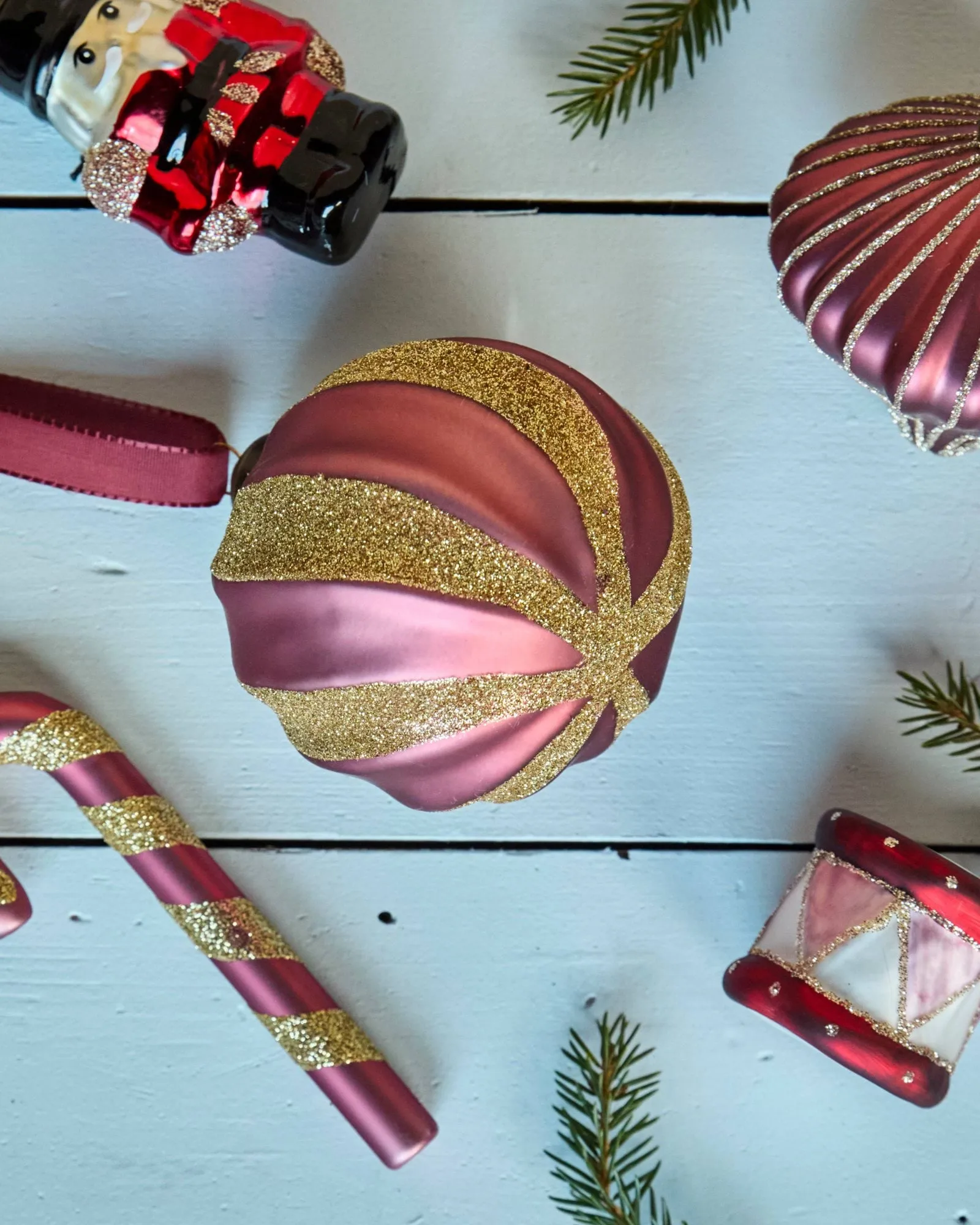 Bola de Navidad Swirl, pack de 4, Rojo polvo-dorado House Doctor