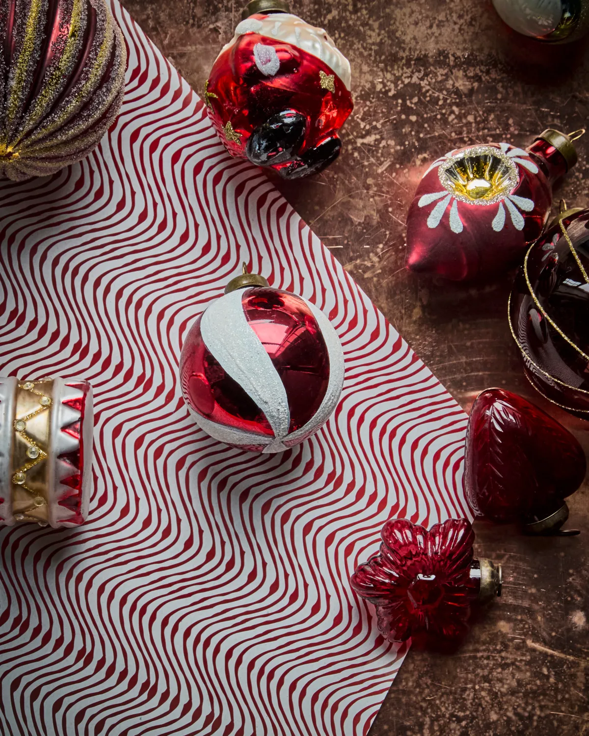 Bola de Navidad Twister Ø6 cm set de 4, Blanco-rojo House Doctor