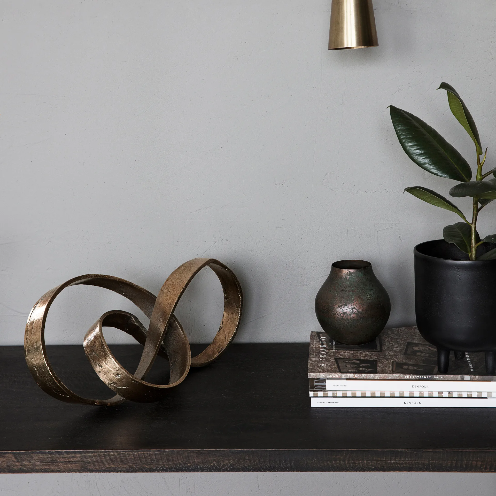 Escultura Nauji, latón House Doctor