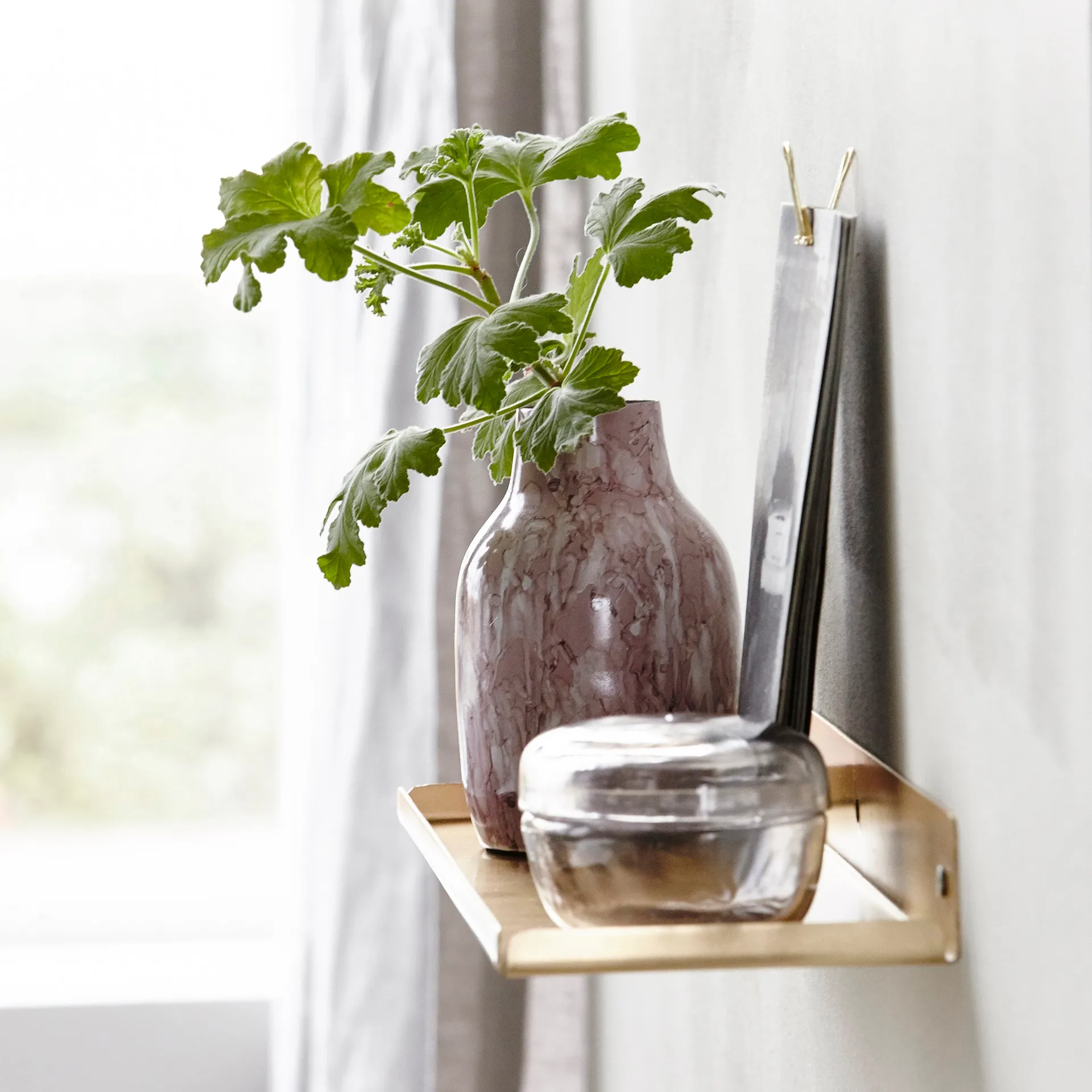 Estante Ledge 43 cm, latón House Doctor