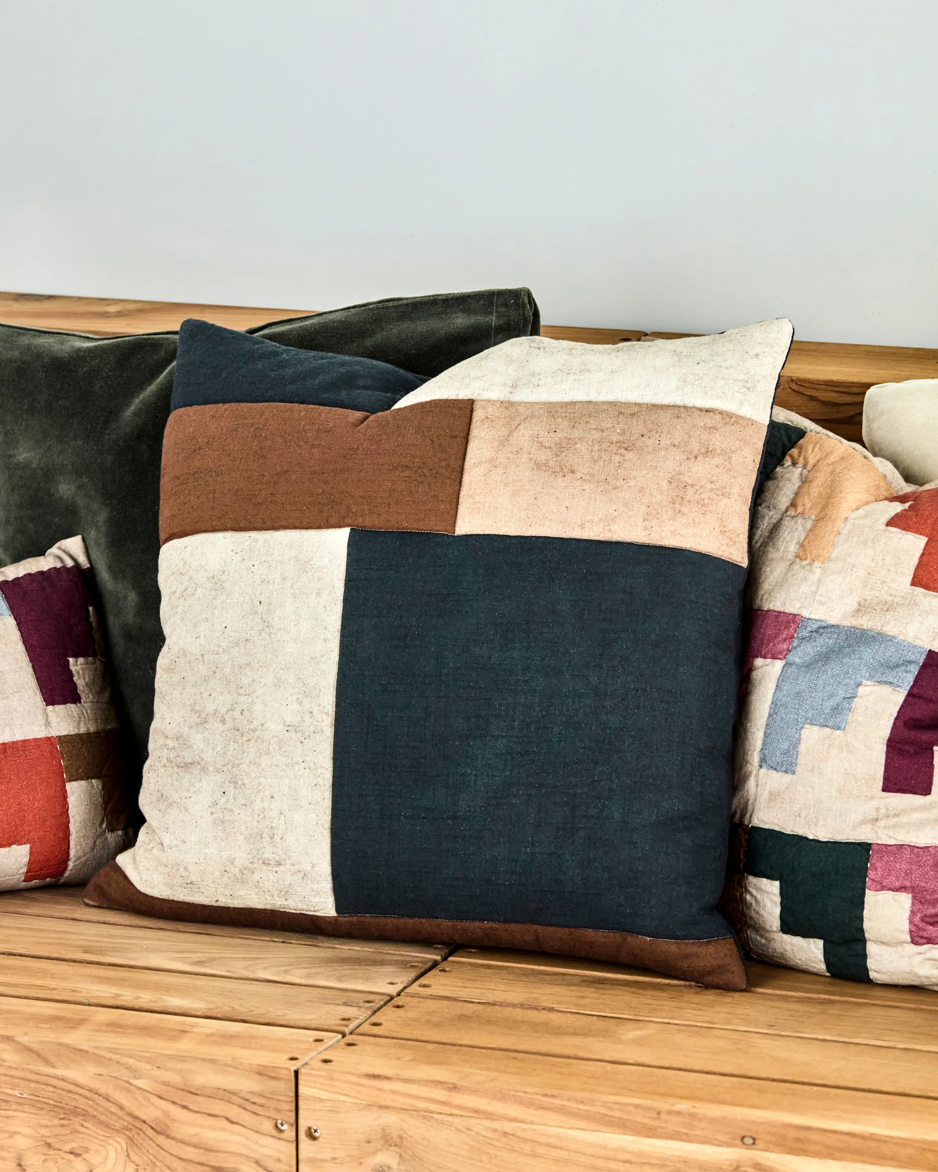 Funda de cojín Patch 50x50 cm, Negro‑arena‑marrón House Doctor