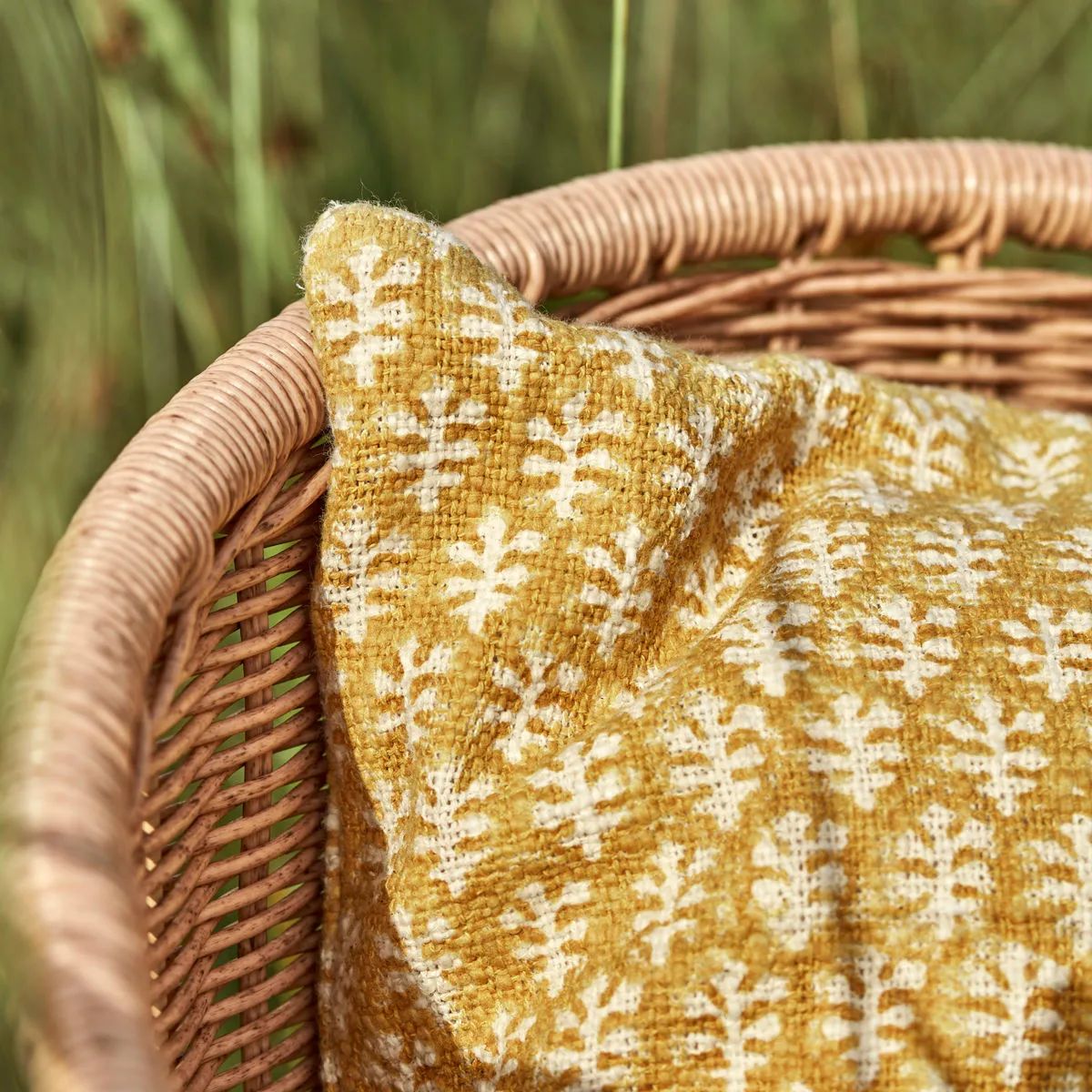 Funda de cojín Relief 50x50 cm, Amarillo House Doctor