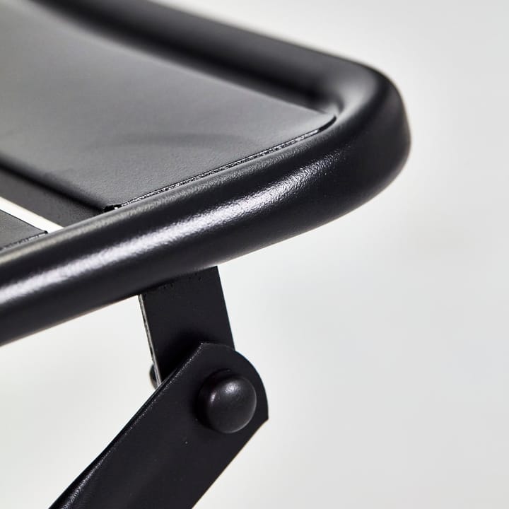 Juego de mesa y dos sillas Helo, Negro House Doctor