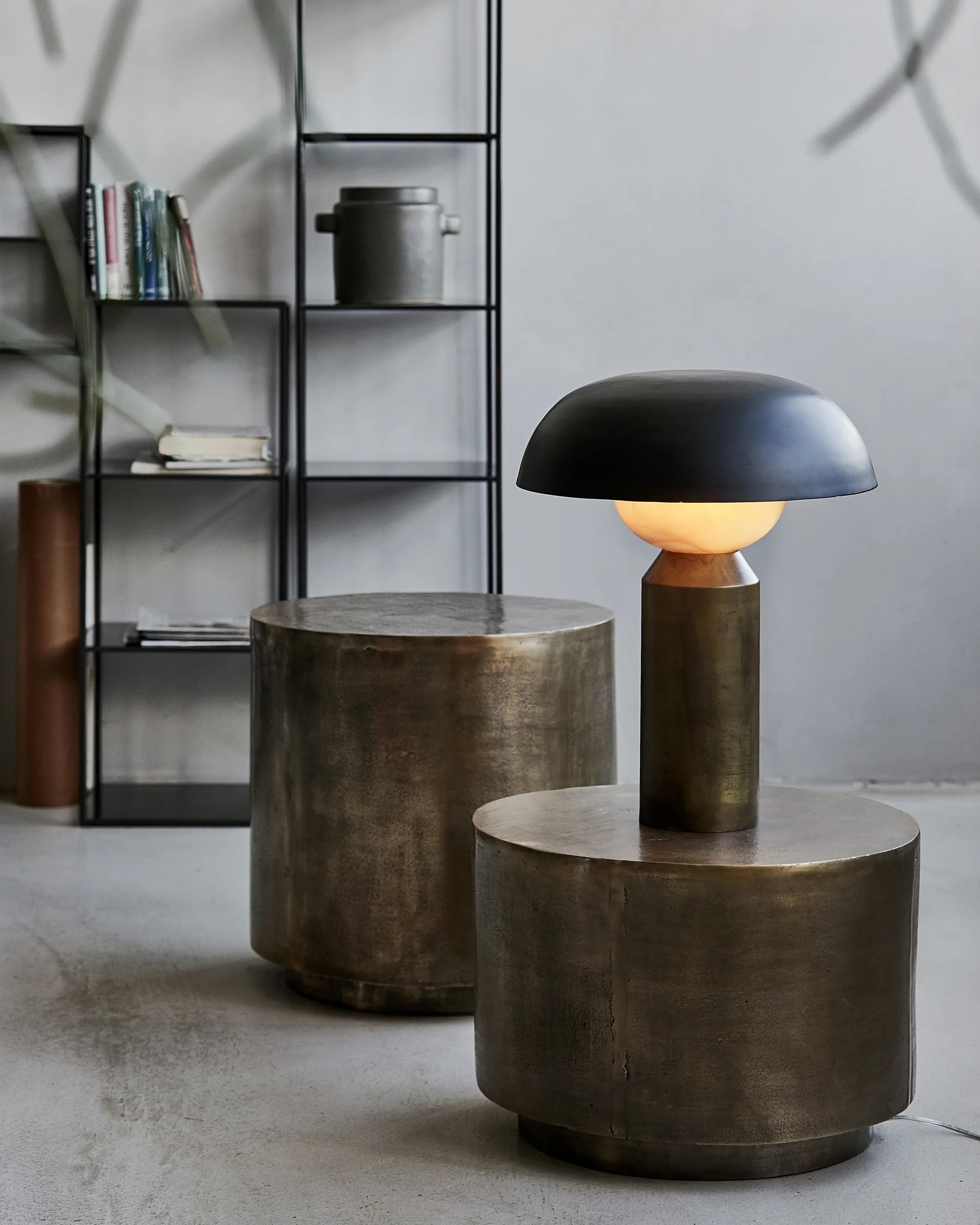 Lámpara de mesa Big fellow 55 cm, latón antiguo House Doctor