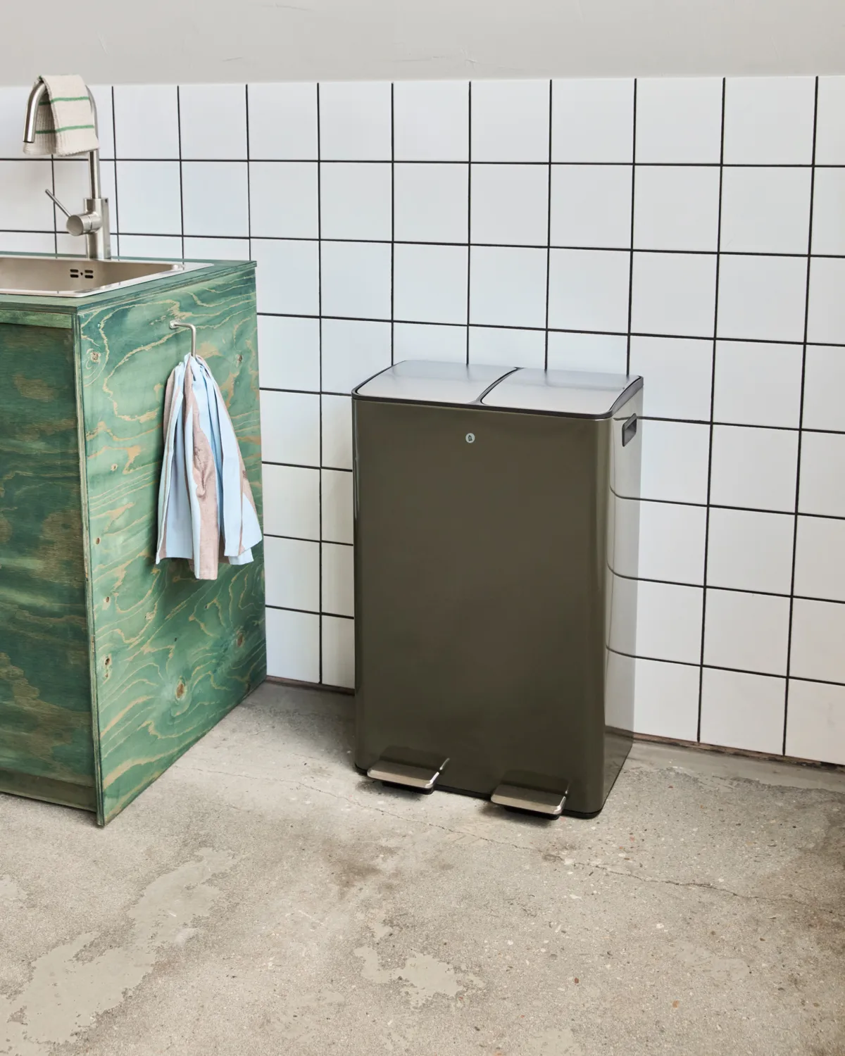 Papelera Sort, Deep green, 46×35,5×71 cm House Doctor