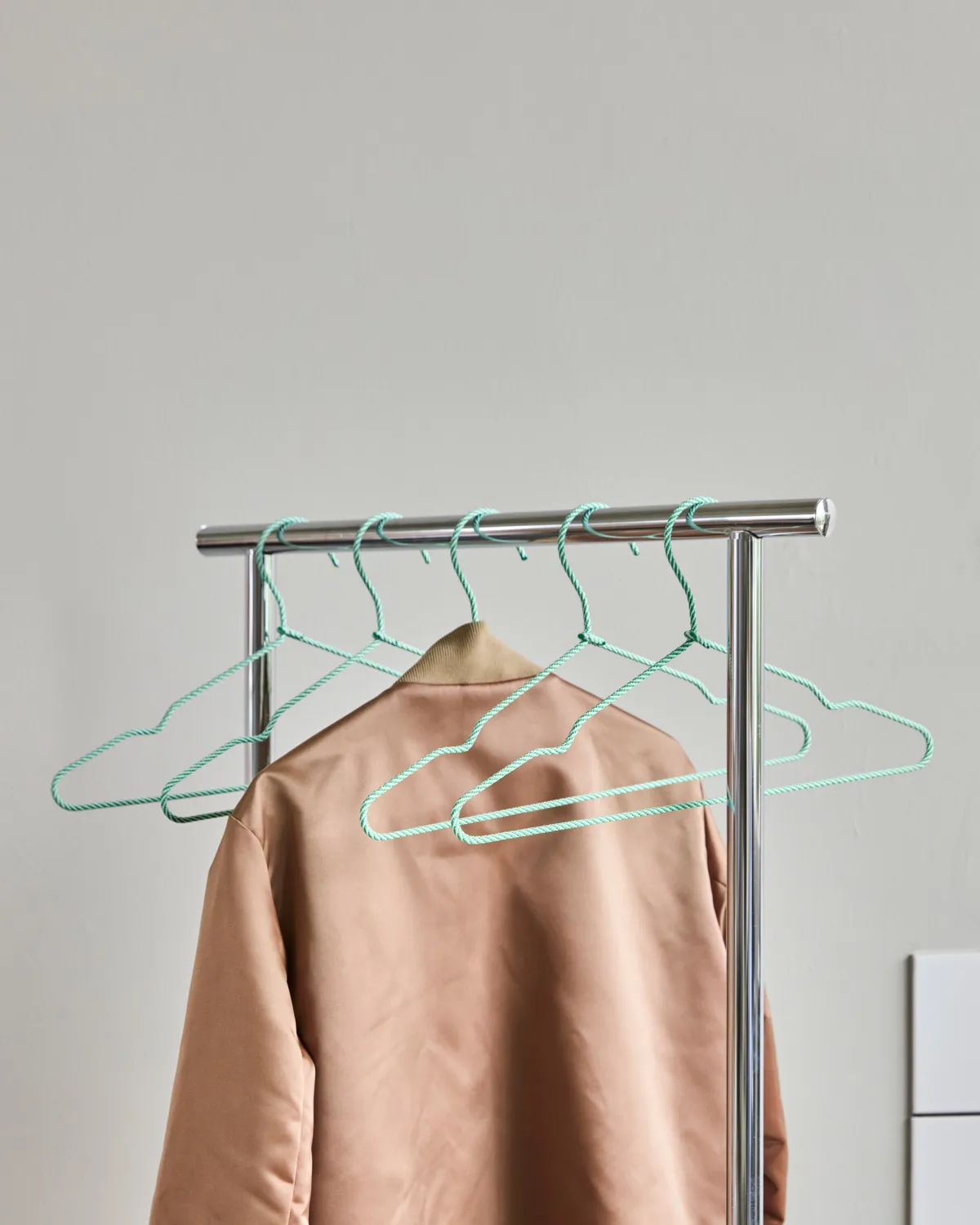 Perchas Wire, paquete de 6, Verde House Doctor