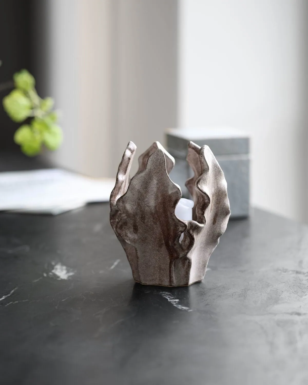 Portavelas para vela de té Camden, Marrón ante, Ø14x17 cm House Doctor