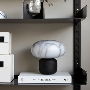 Soporte para velas Fog negro-mármol blanco - 20 cm - House Doctor