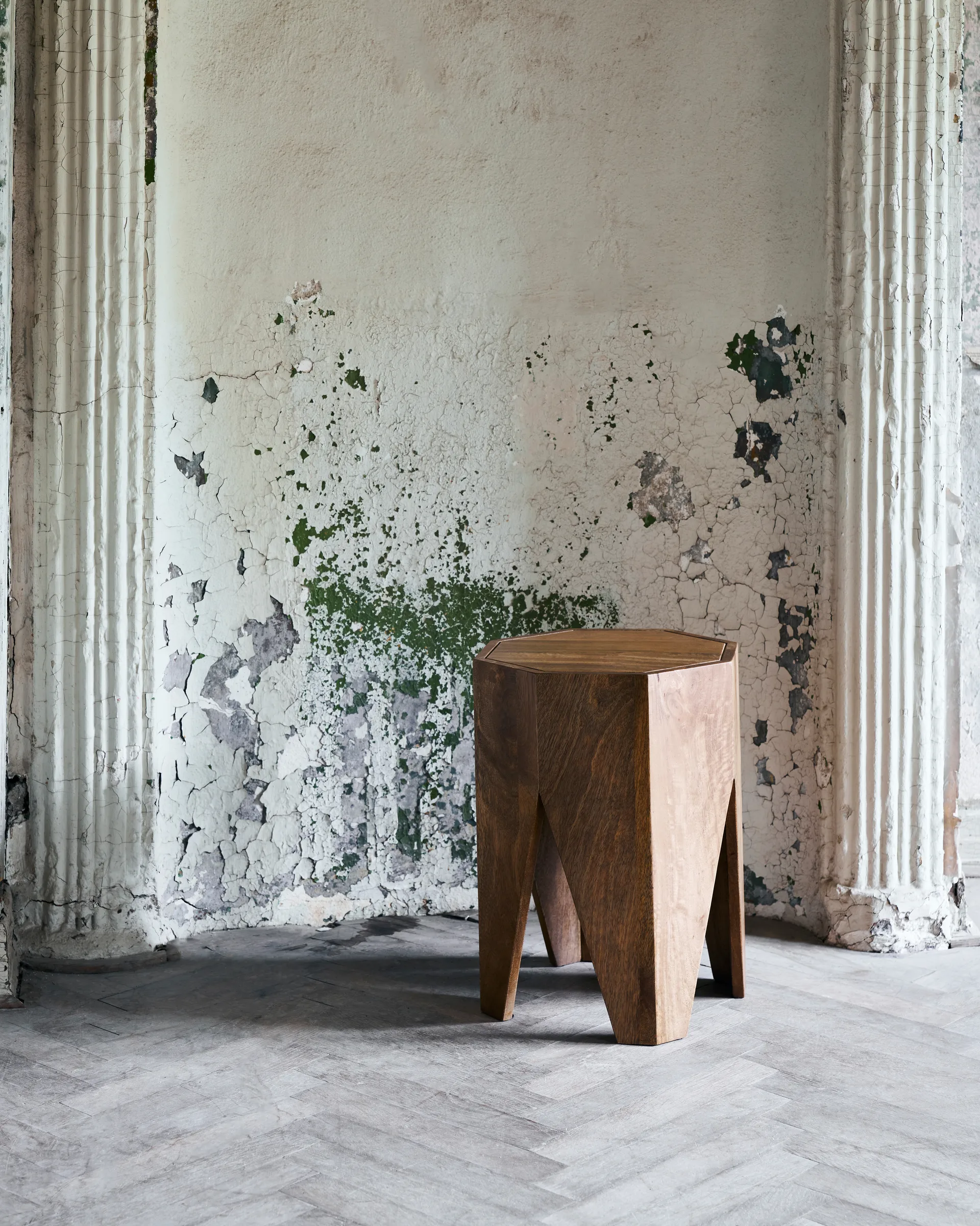 Taburete Okta 33x45 cm, madera de mango House Doctor