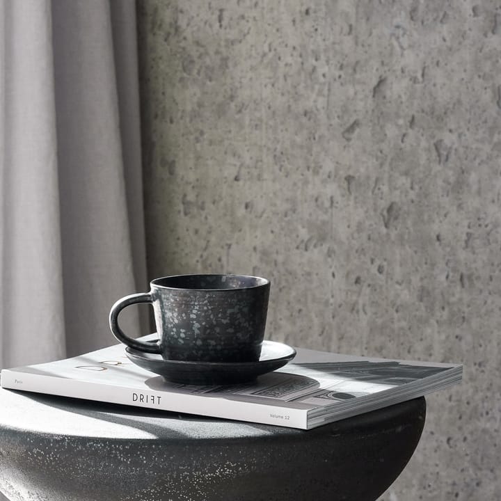 Taza y plato Pion 23 cl, Negro-marrón House Doctor