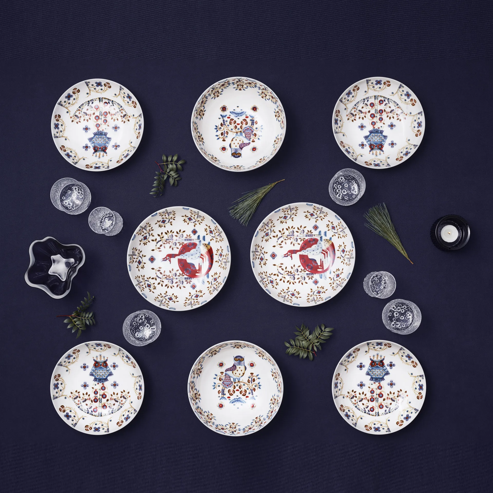 Plato hondo Taika Ø22 cm, blanco con dibujos Iittala