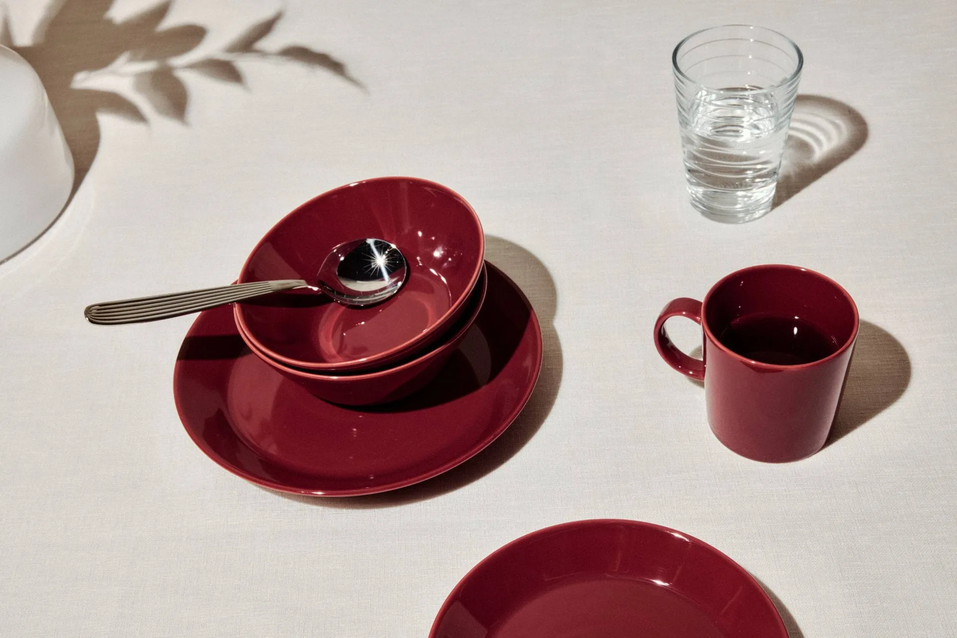 Plato hondo Teema, Cereza Iittala
