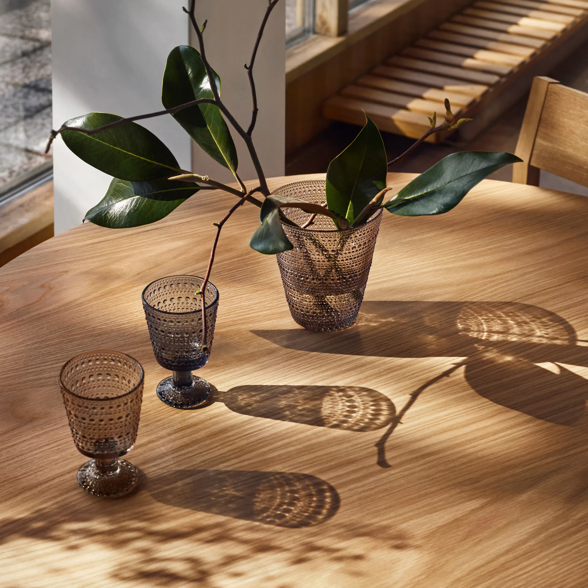 Set de 2 vasos con pie Kastehelmi 26 cl, gris oscuro Iittala