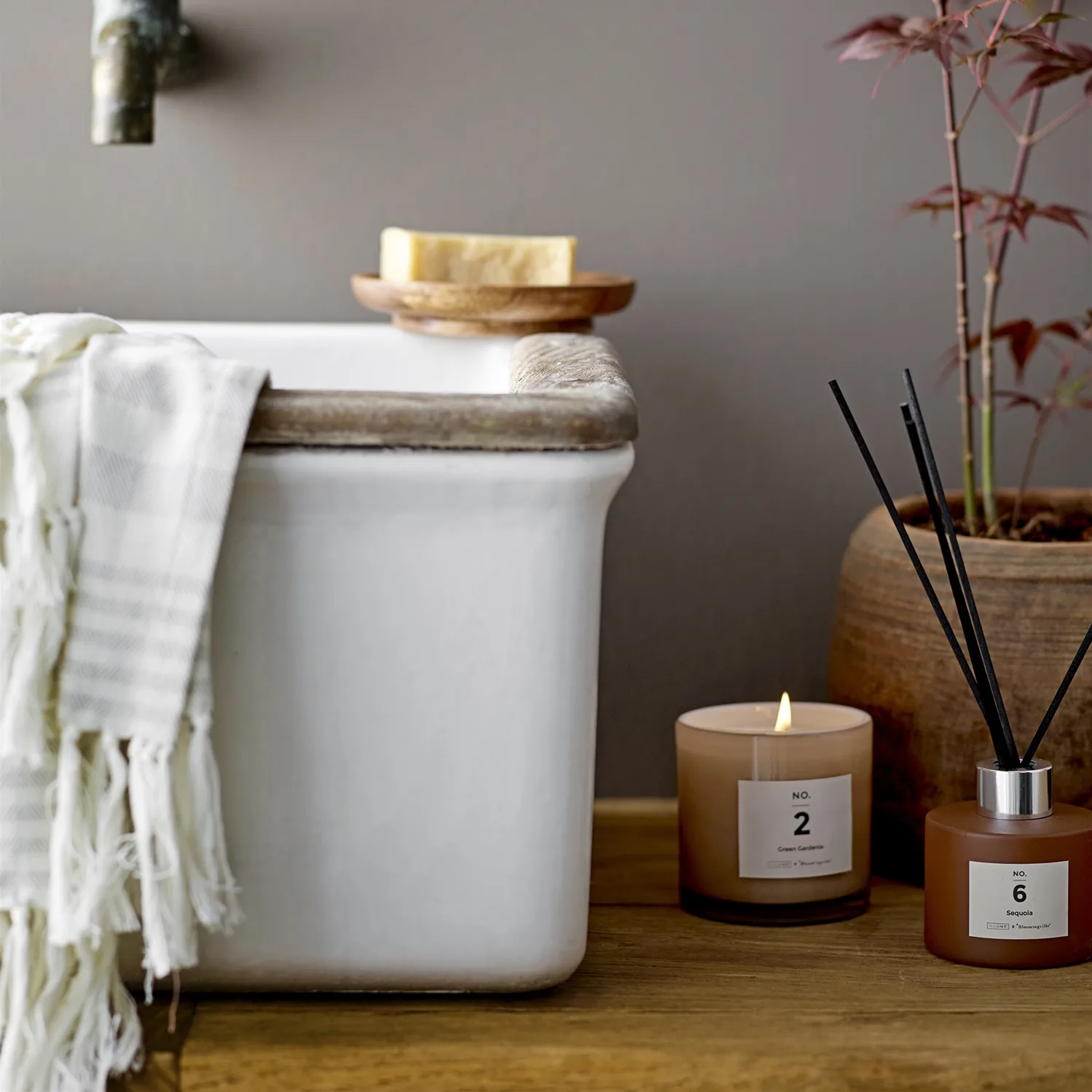 Difusor con varillas NO. 6 Sequoia, 100 ml Illume x Bloomingville