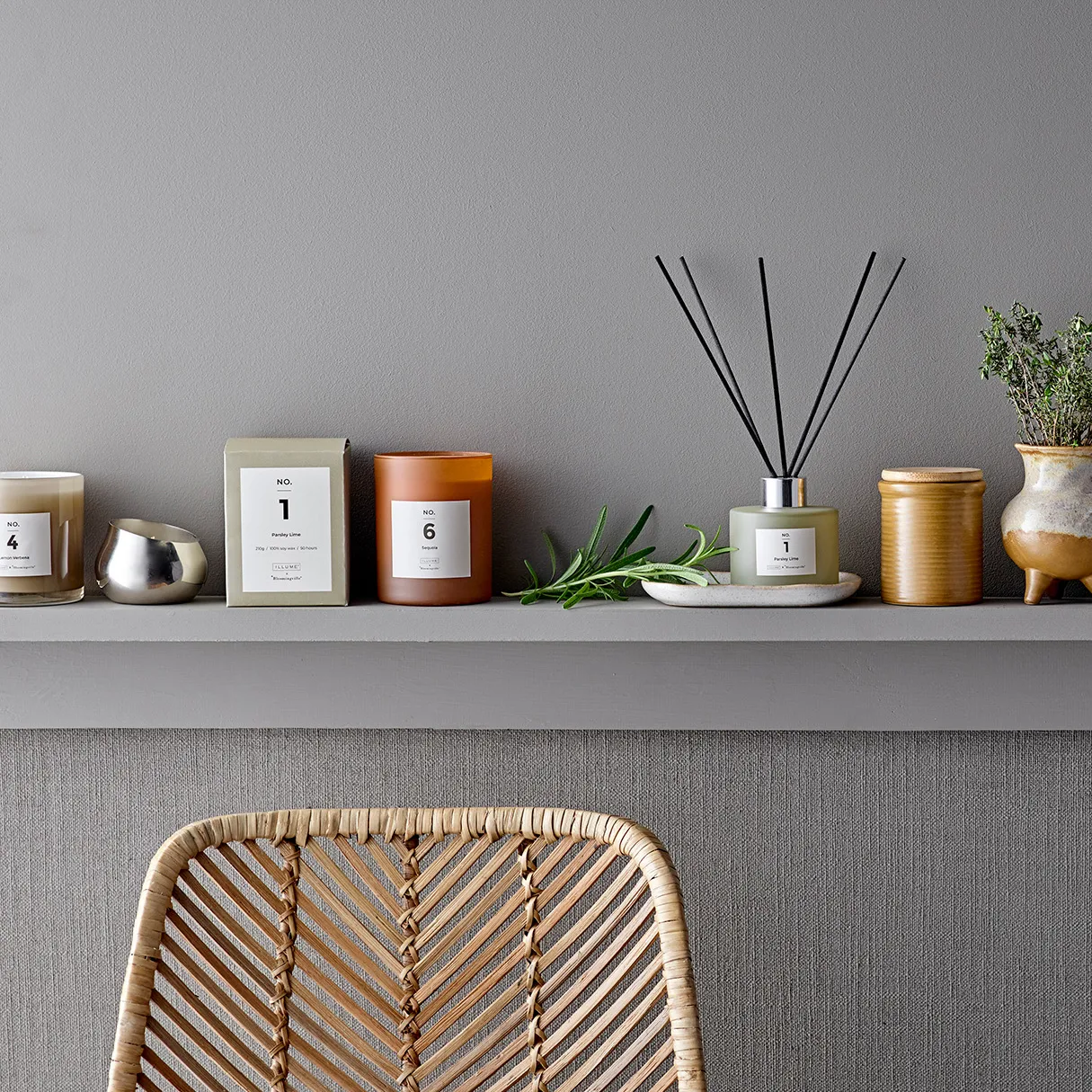 Vela perfumada NO. 1 Parsley Lime, 200 g + Caja regalo Illume x Bloomingville