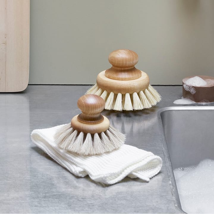 Cepillo de platos Iris hantverk redondo, abedul aceitado Iris Hantverk