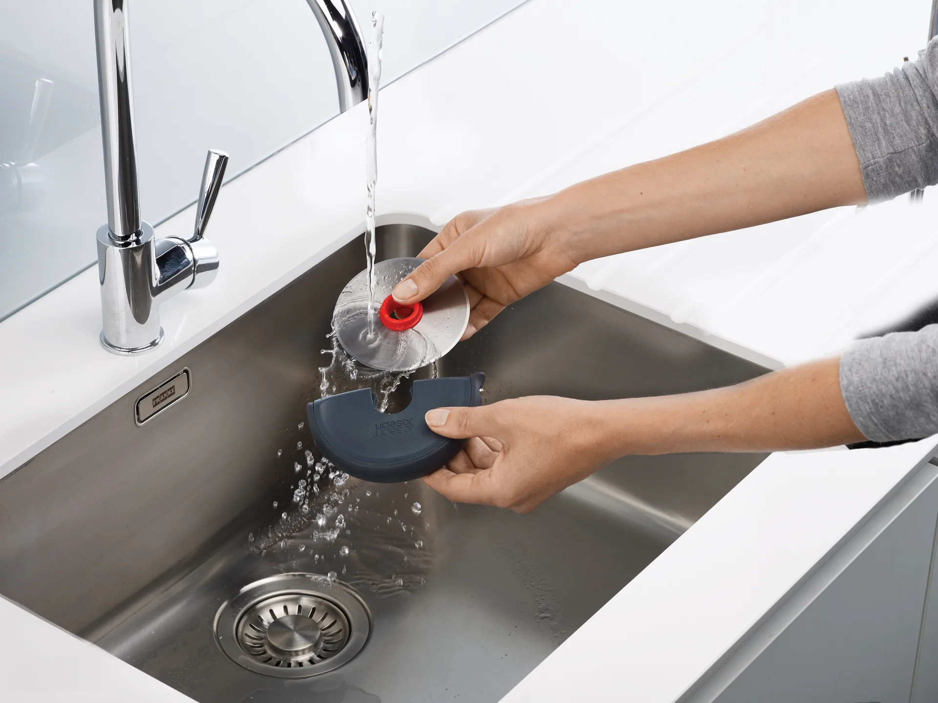 Cortador de pizza Disc easy clean 12,1 cm, Acero inoxidable gris. Joseph Joseph