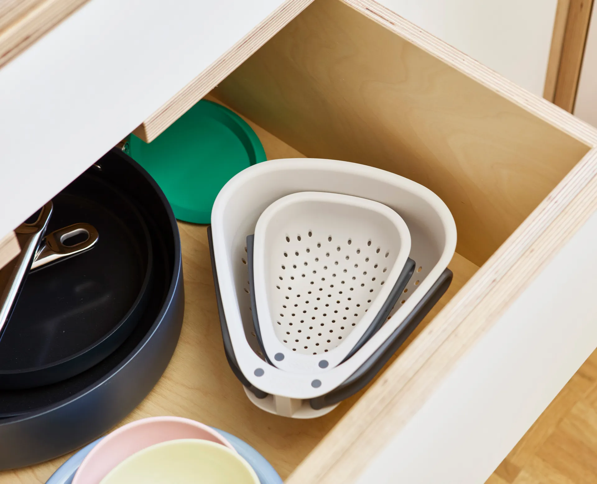 Droplet Colador compacto stone, Mini Joseph Joseph