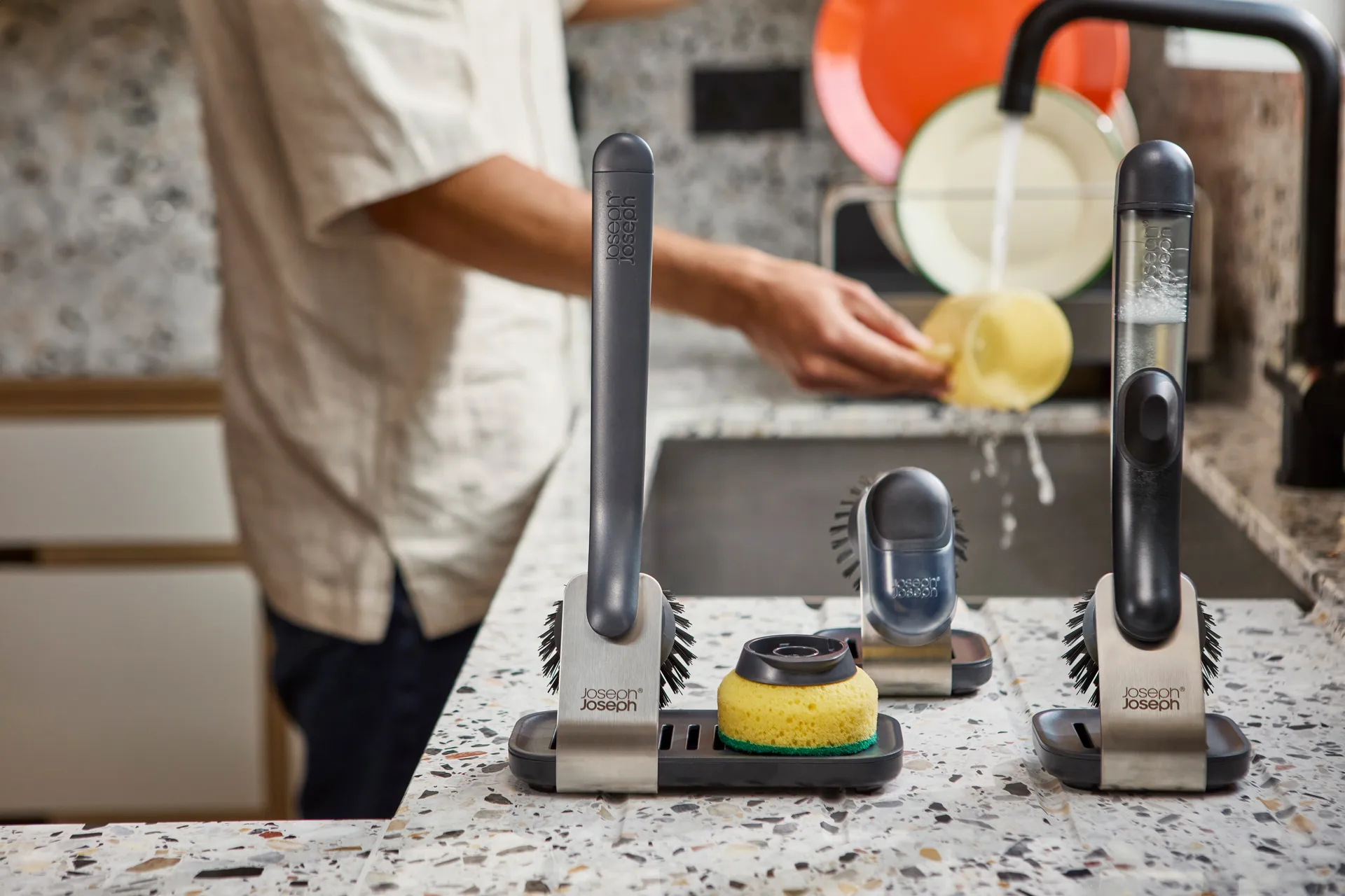 Joseph Joseph Sinktech Cepillo para platos con cabezal de repuesto y bandeja de goteo, Clear Joseph Joseph