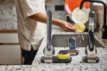 Joseph Joseph Sinktech Cepillo para platos con cabezal de repuesto y bandeja de goteo - Clear - Joseph Joseph