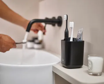 Portacepillos Easystore 12,8 cm - Negro - Joseph Joseph