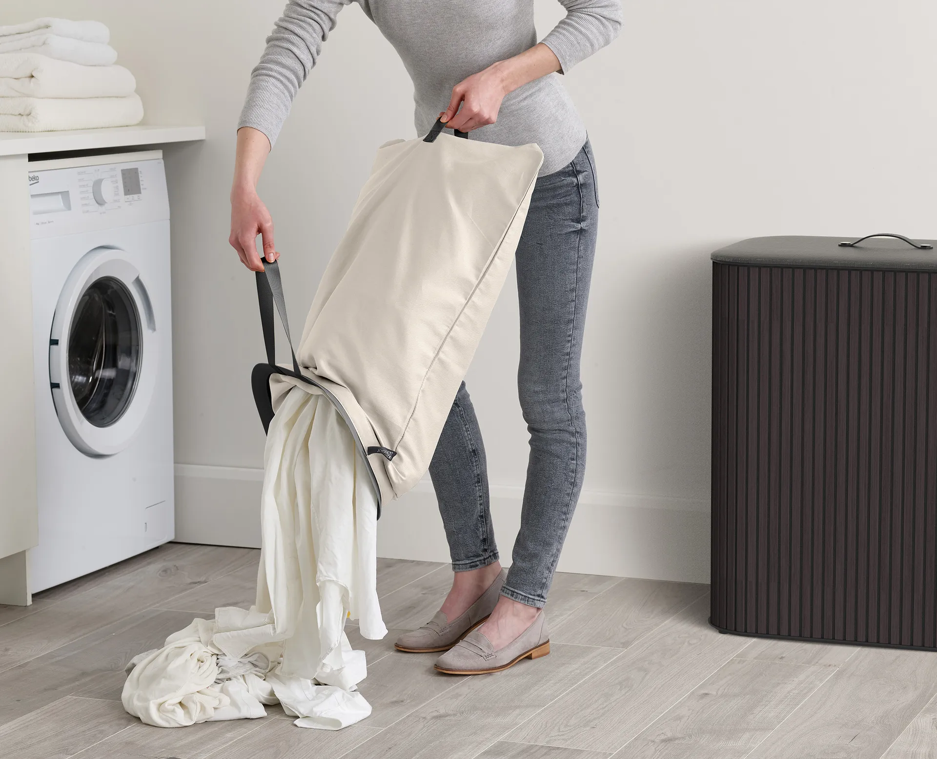 Tota Luxe cesta de ropa 90 L, Black Joseph Joseph