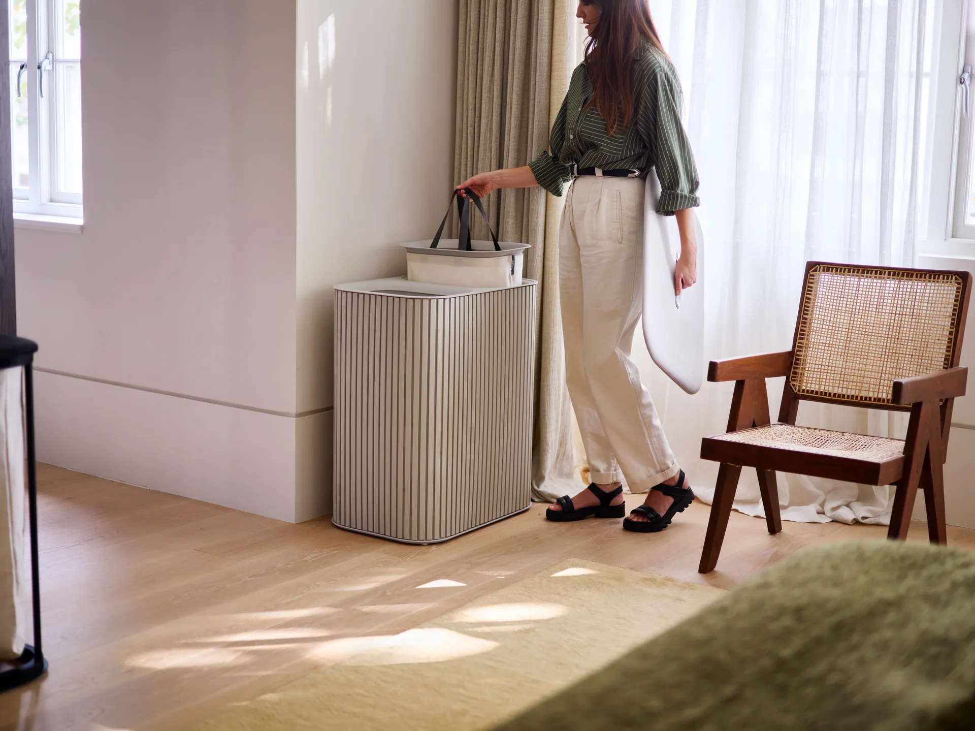 Tota Luxe cesta de ropa 90 L, Ecru Joseph Joseph