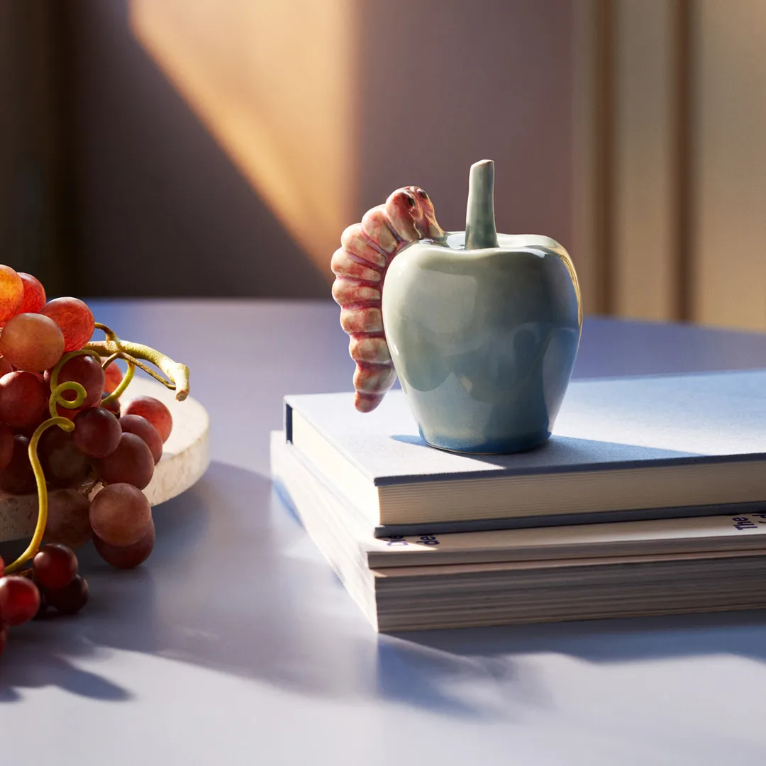 Decoración Poppery manzana con oruga, Menta-rosa Kähler