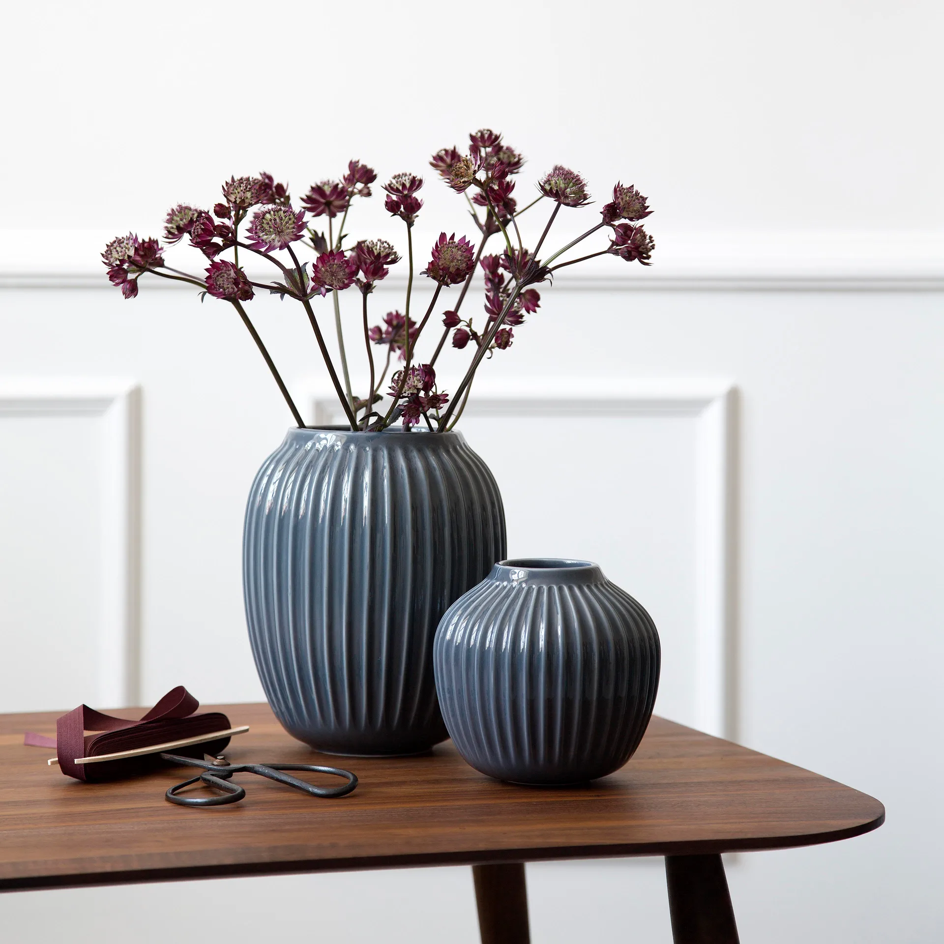 Florero Hammershøi pequeño, gris antracita Kähler