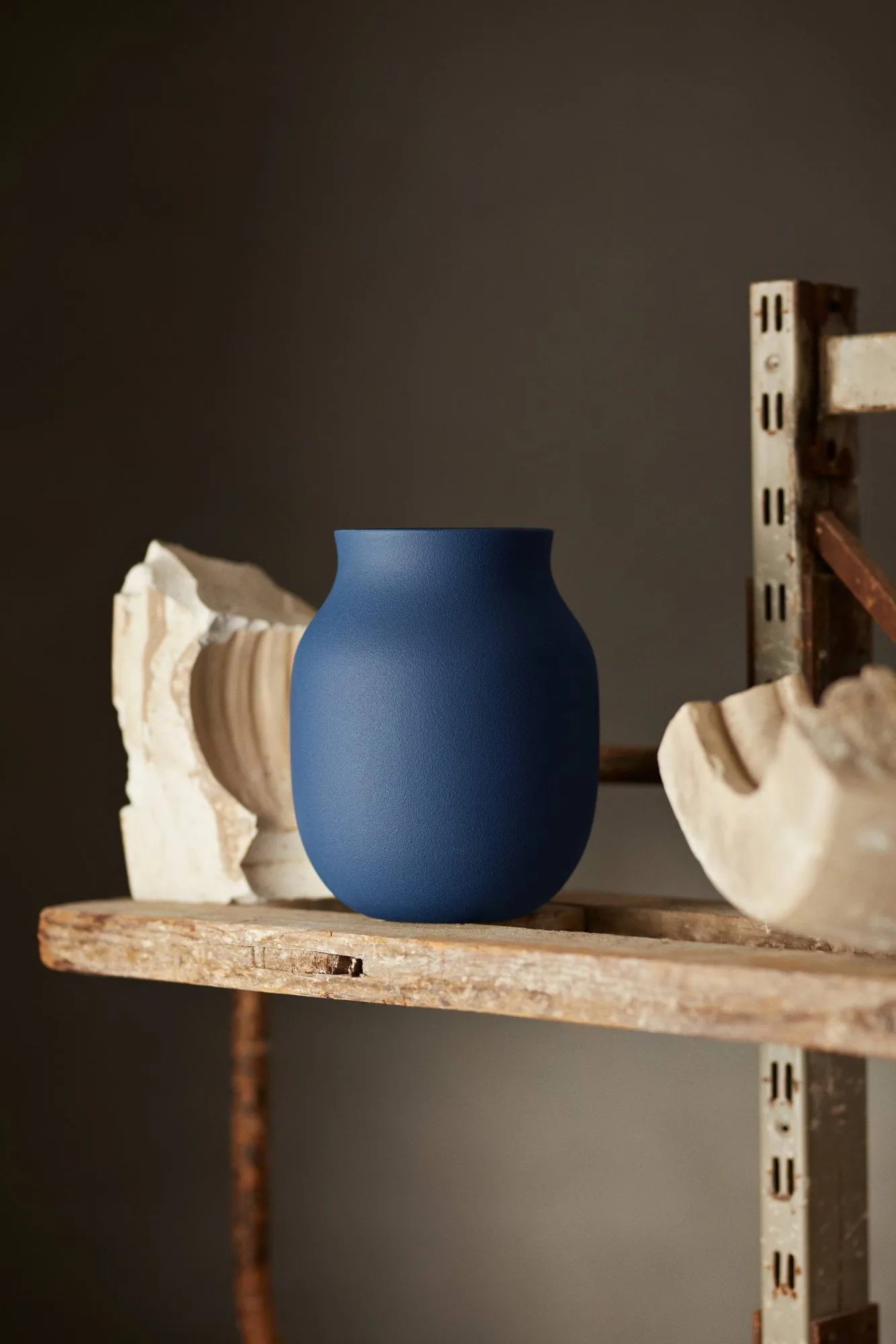 Jarrón Studio Omaggio, Azul, 20 cm Kähler