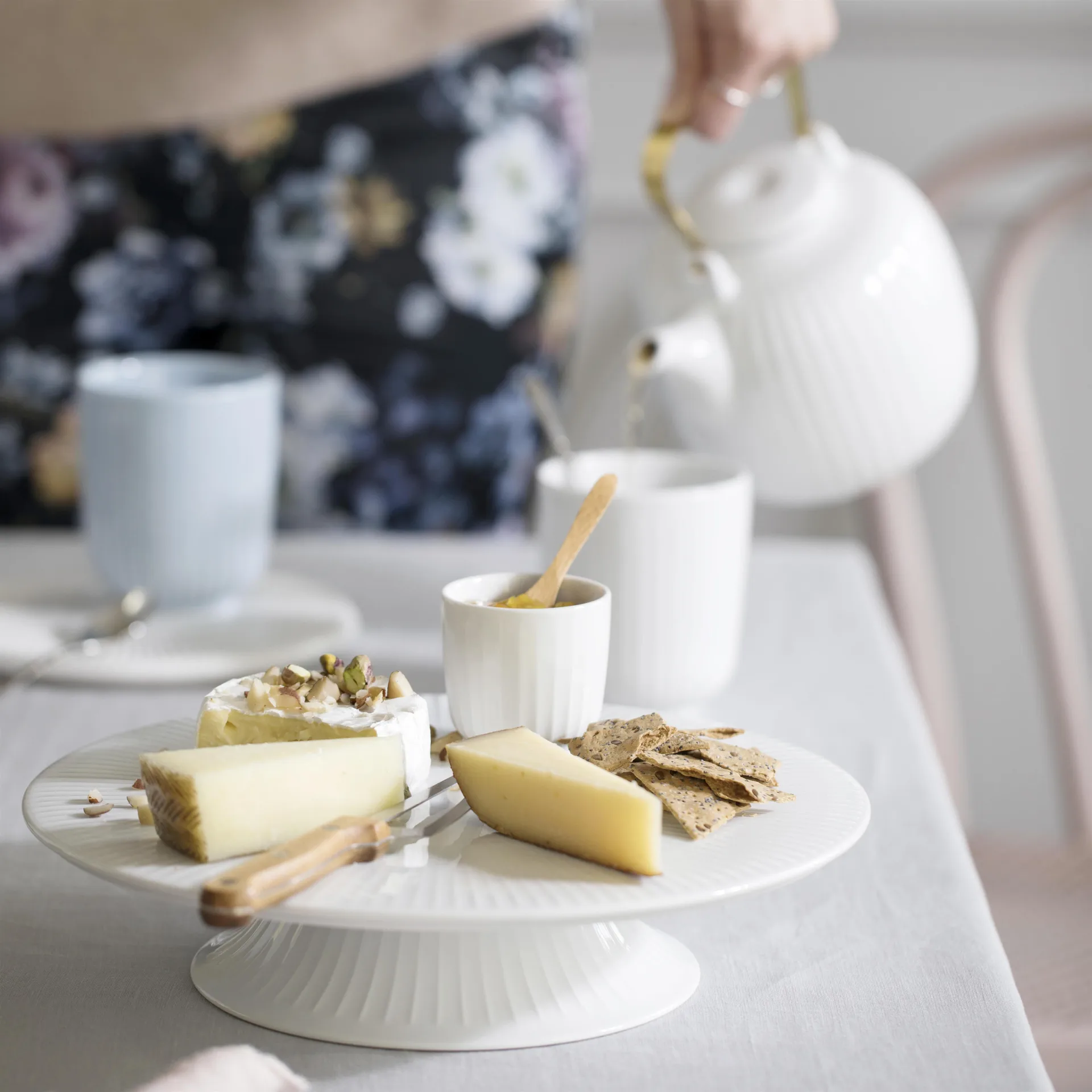 Plato de tarta con pie Hammershøi Ø30 cm, blanco Kähler