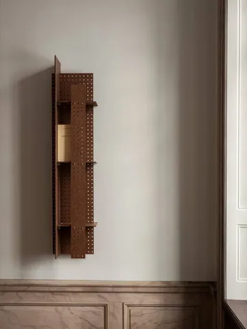 Estantería de pared FF02 The Perforated Furniture - Tablero de fibras duras-nogal, 28x24x128 cm - Källemo