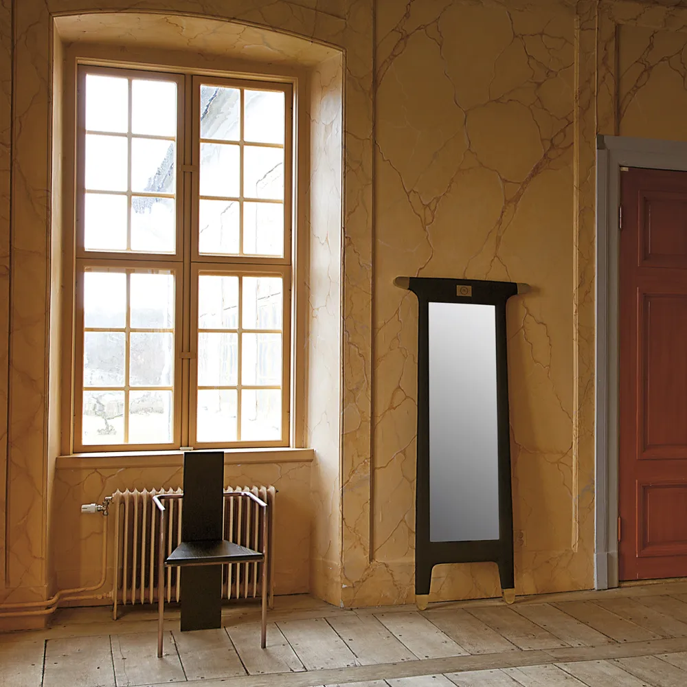 Silla con reposabrazos Concrete, Base roja con acabado cobrizo Källemo