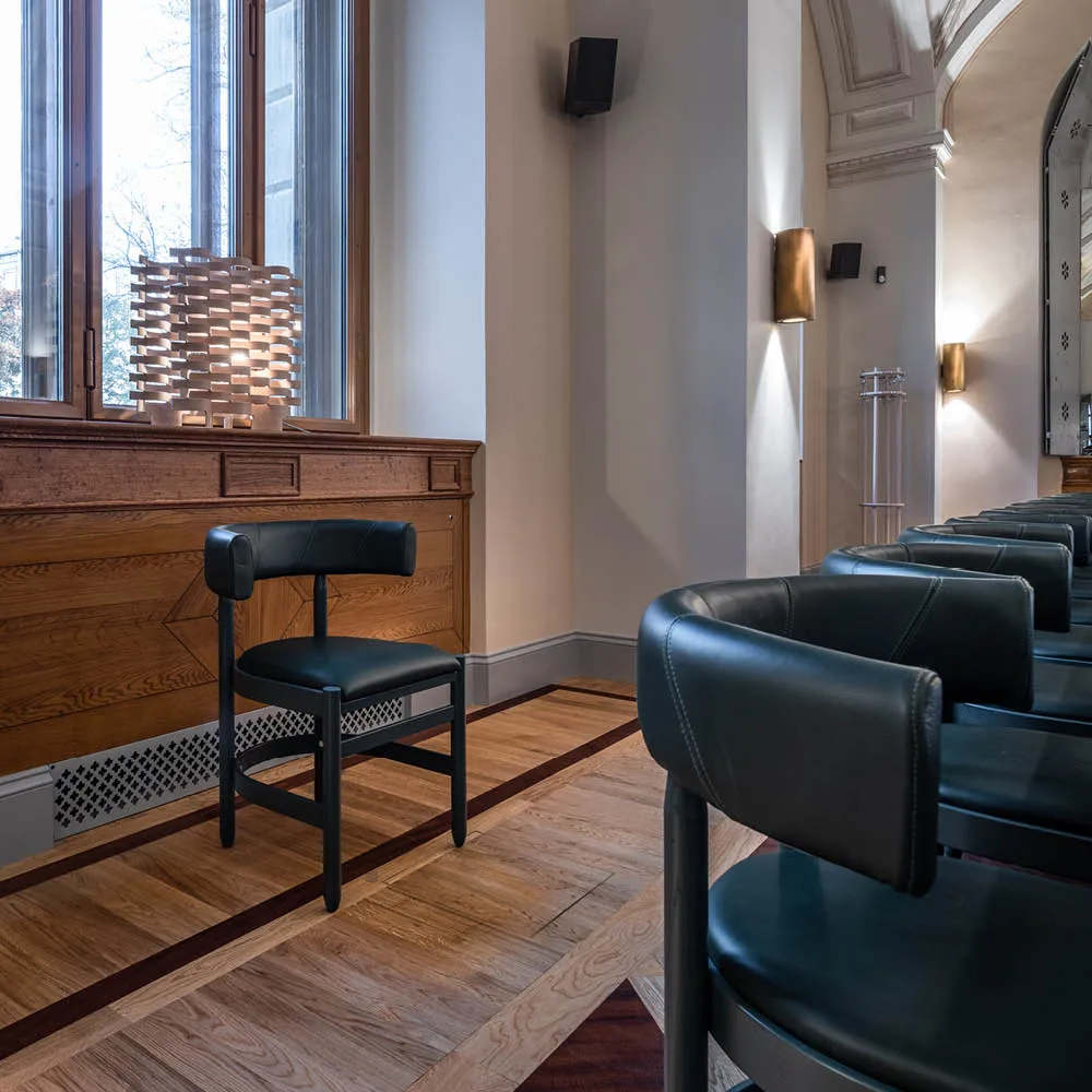 Sillón Botero, Cuero Tärnsjö 8420 verde - base de fresno verde Källemo