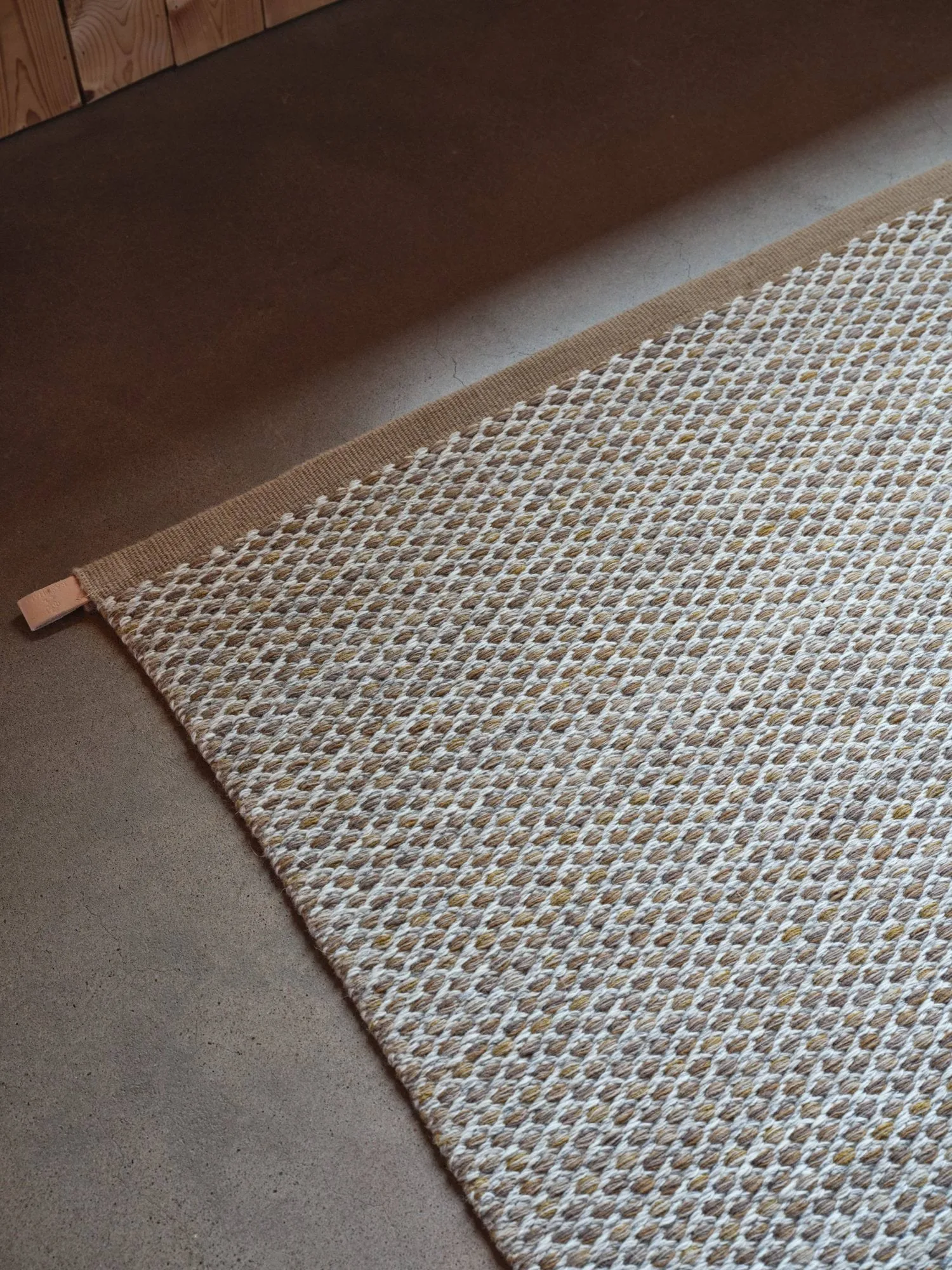 Ori alfombra de lana, 870 Honeycomb, 270x270 cm, con respaldo Kasthall