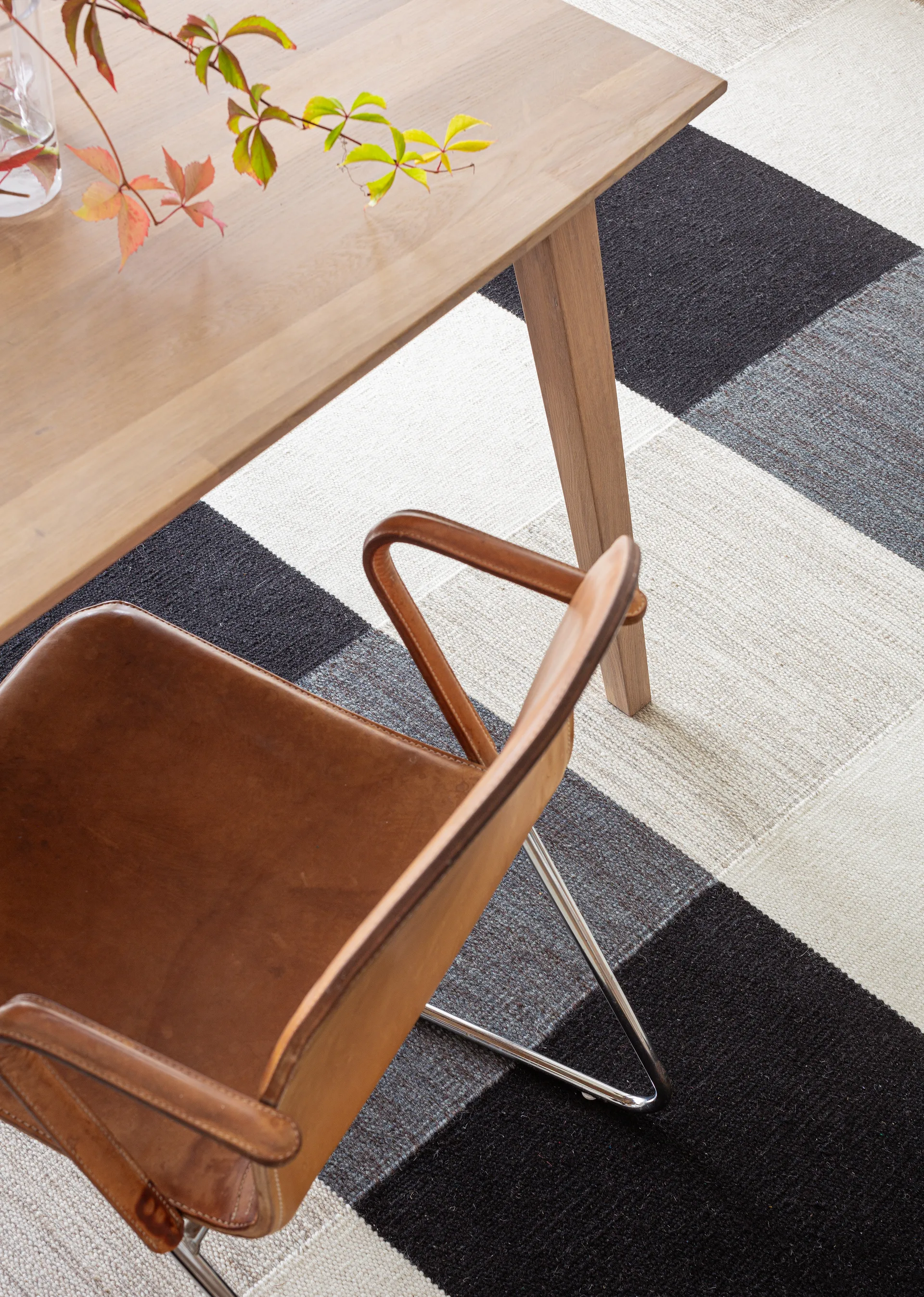 Alfombra tejida a mano Night and Day 170x240 cm, White-black 200x300 cm Kateha