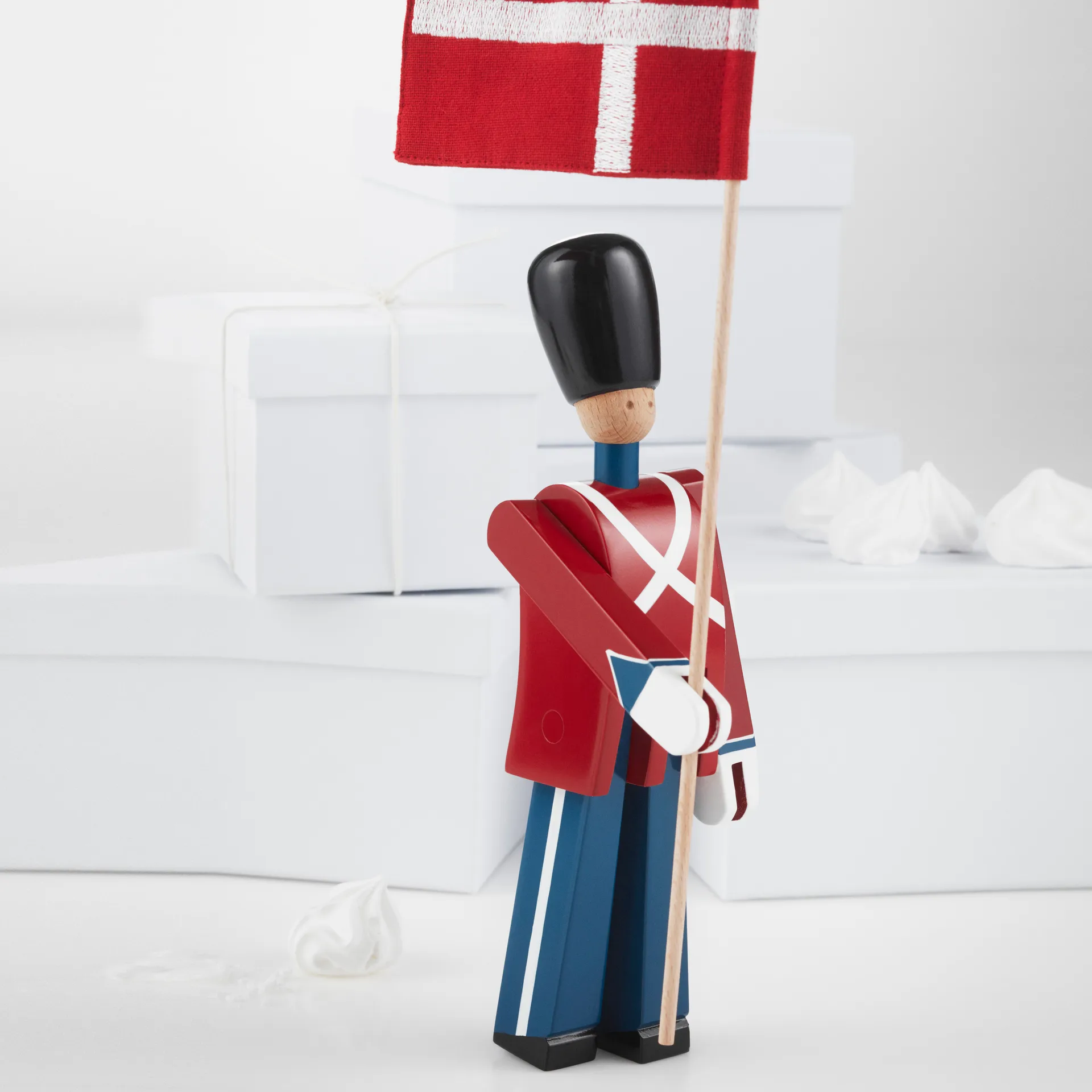 Figura soldado con bandera textil Kay Bojesen, 29,5 cm Kay Bojesen Denmark