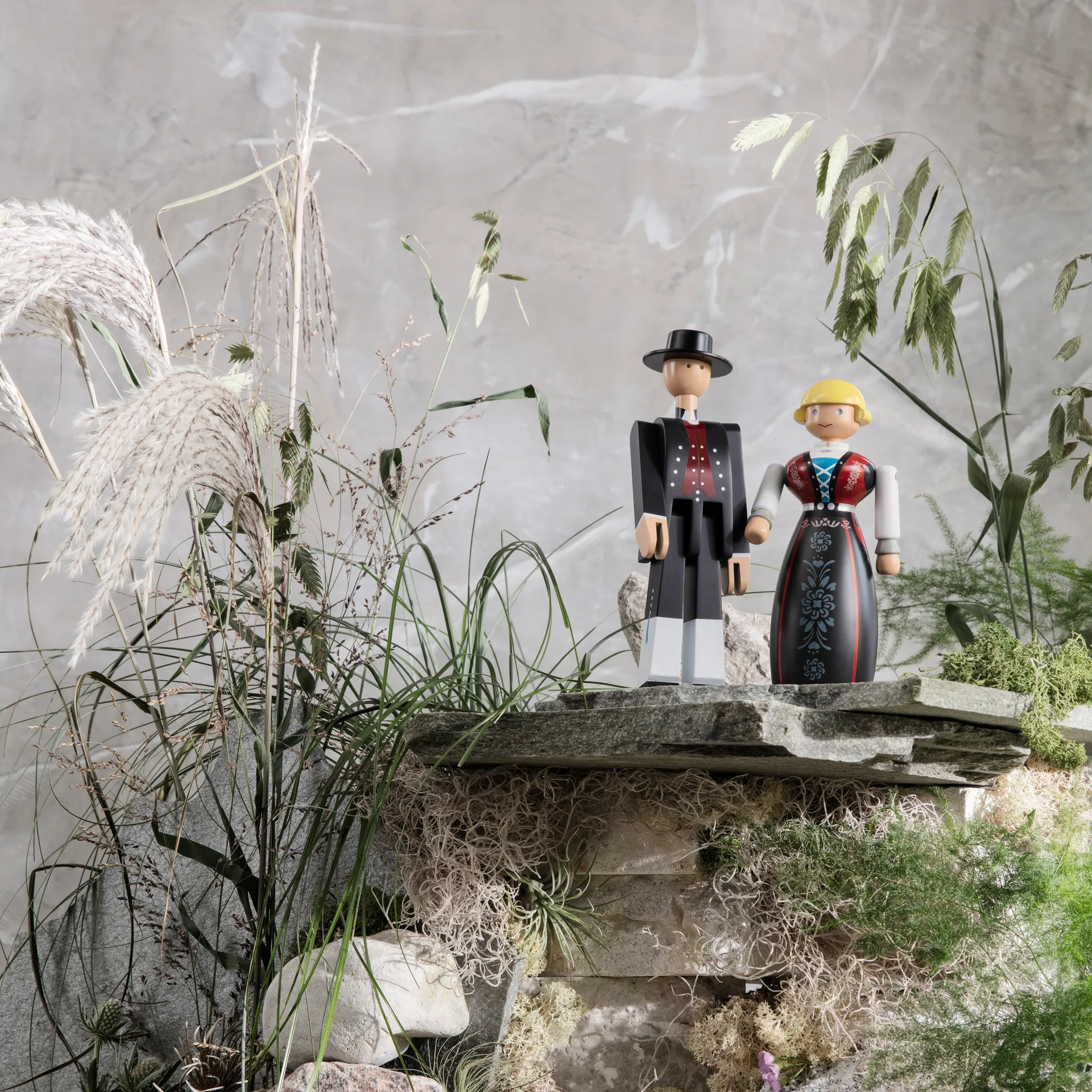 Kay Bojesen hombre en traje típico noruego, negro-rojo-blanco Kay Bojesen Denmark