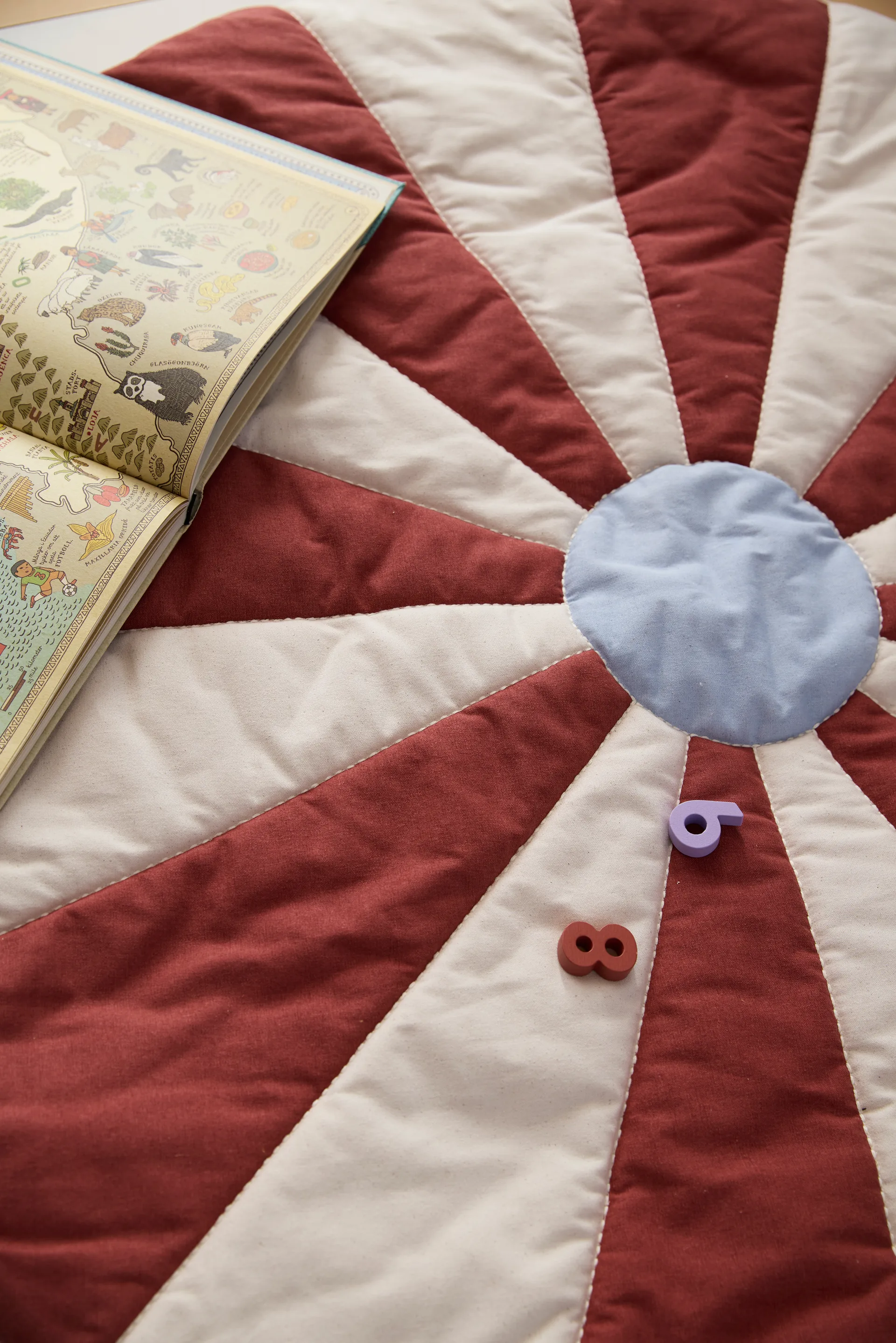 Alfombra de juegos Cirkus, Rojo, Ø112×2 cm Kid's Concept