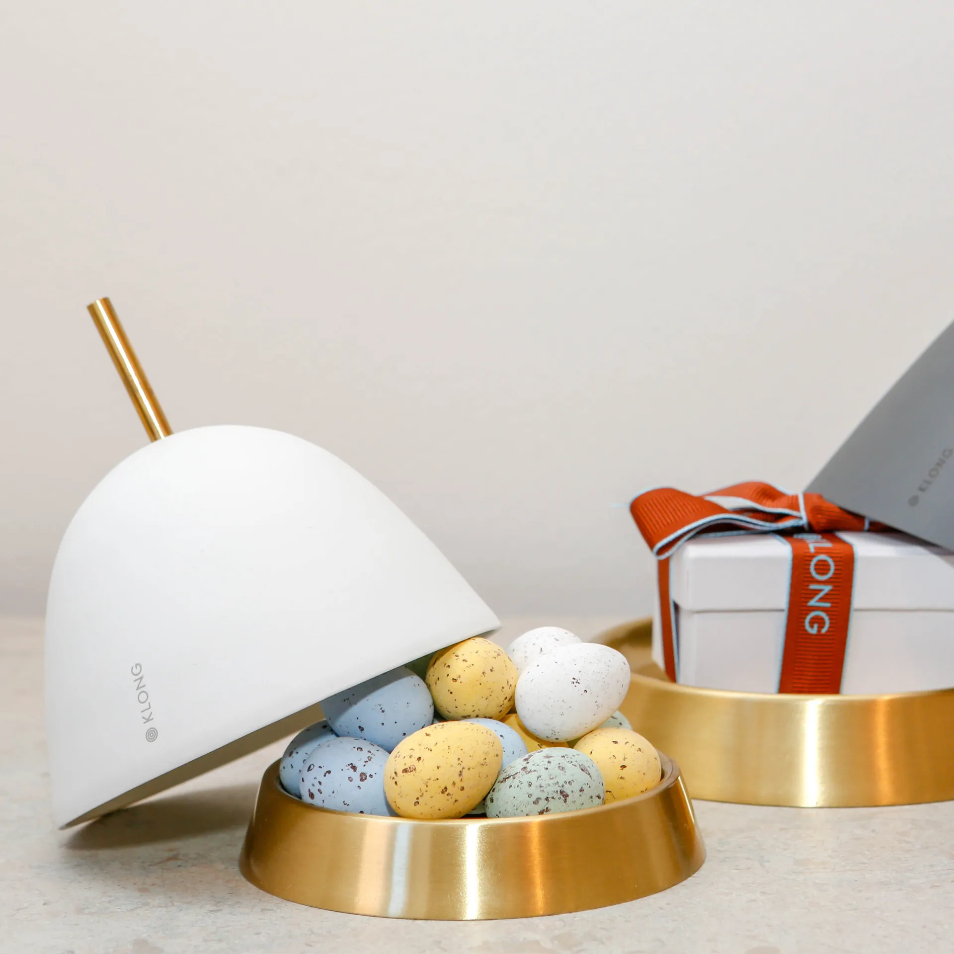 Cajita almacenaje Gömma small 12 cm, blanco-latón KLONG