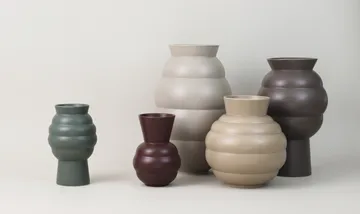 Jarrón Tortus Archie nº 4, 37 cm - Gris oscuro - Knabstrup Keramik