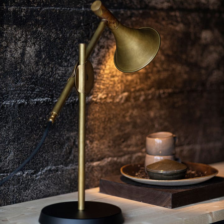 Lámpara de mesa Megafon - Latón crudo, base negra - Konsthantverk
