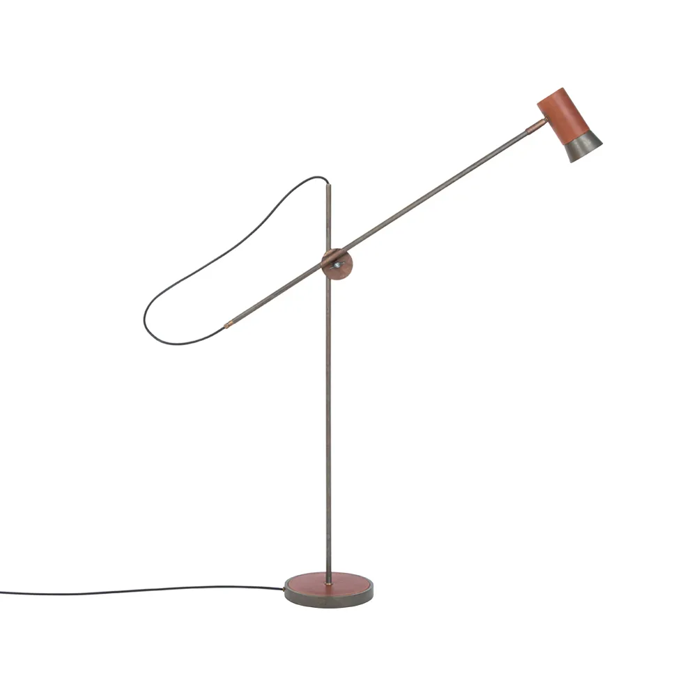 Lámpara de pie Kusk, Óxido de hierro/cuero Konsthantverk
