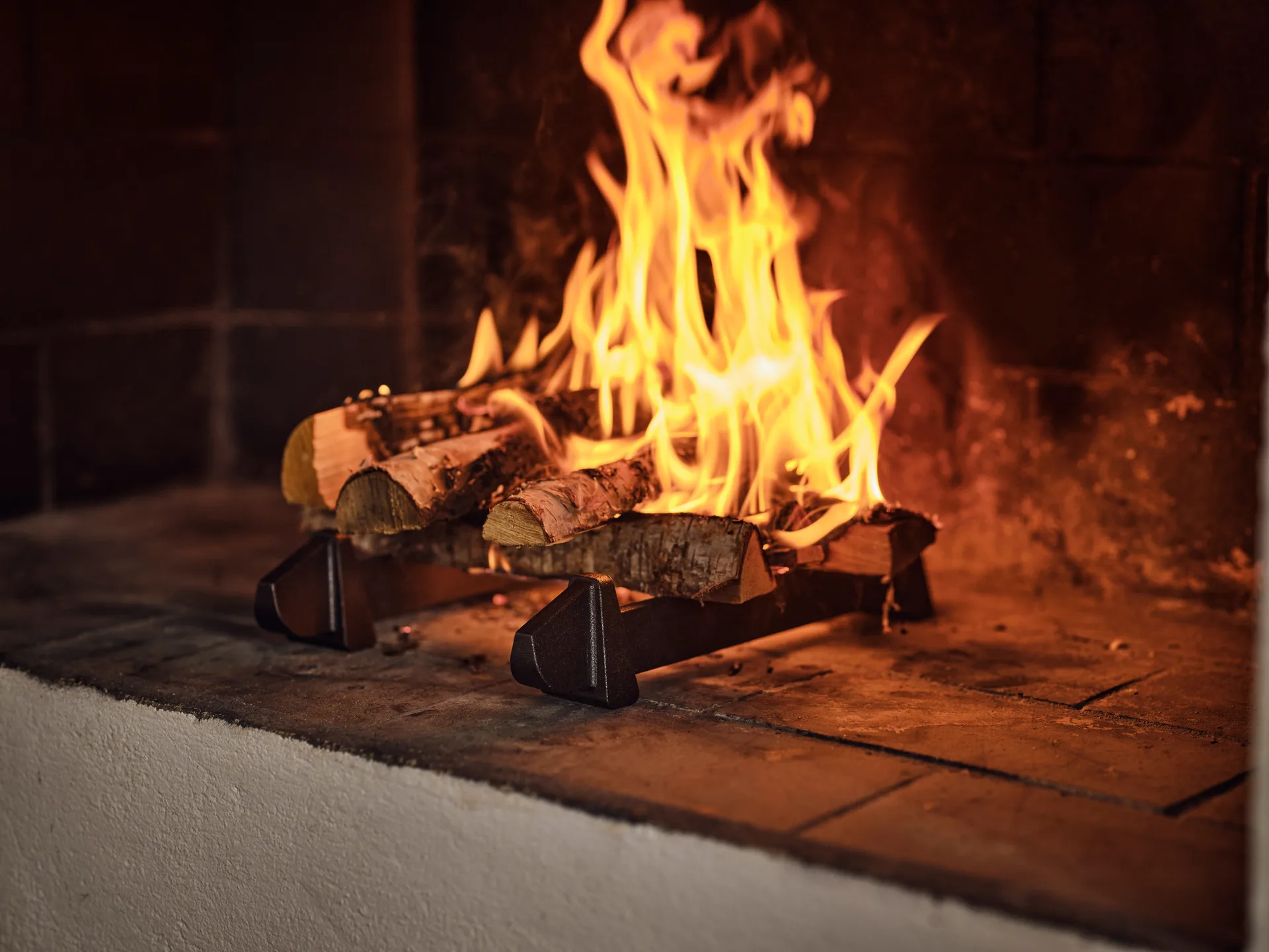 Soporte para leña Korbo Fire-works, pack de 2, Hierro fundido KORBO