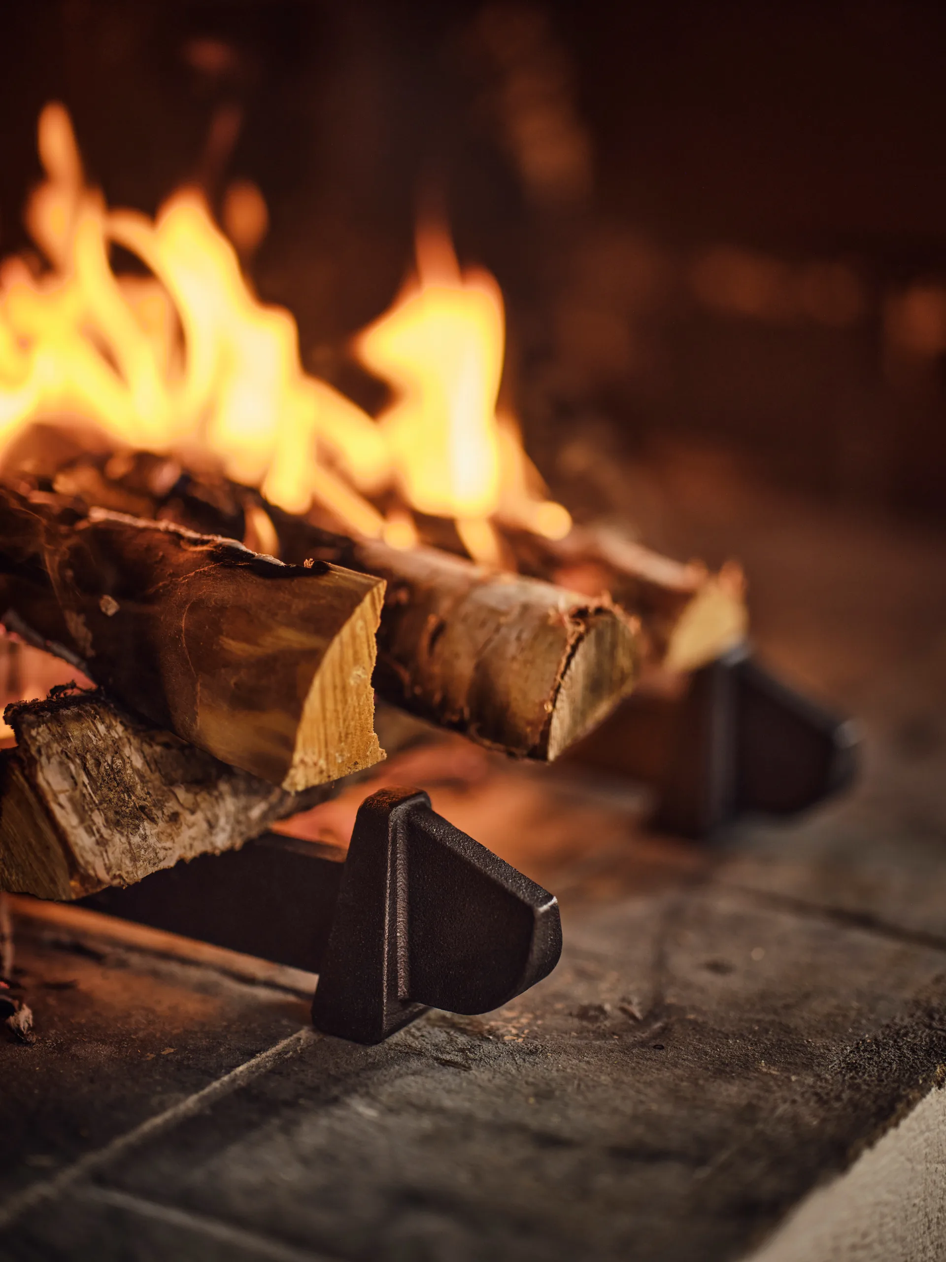 Soporte para leña Korbo Fire-works, pack de 2, Hierro fundido KORBO