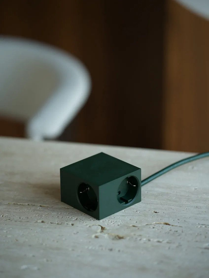 Regleta Cuboid+ con USB-C de 30W y cable de 2 m, Dark Green Kord