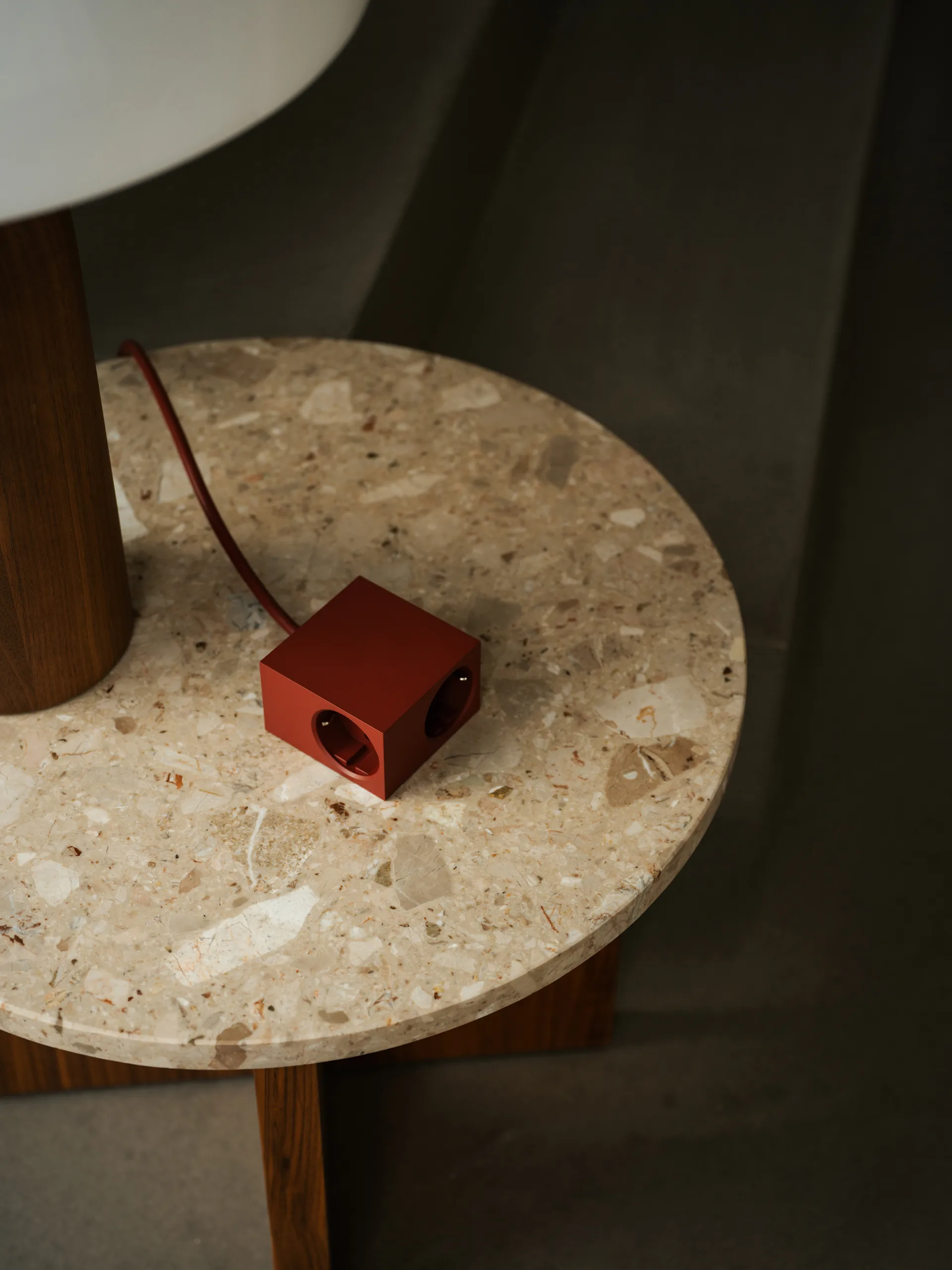 Regleta Cuboid+ con USB-C de 30W y cable de 2 m, Fired Brick Kord