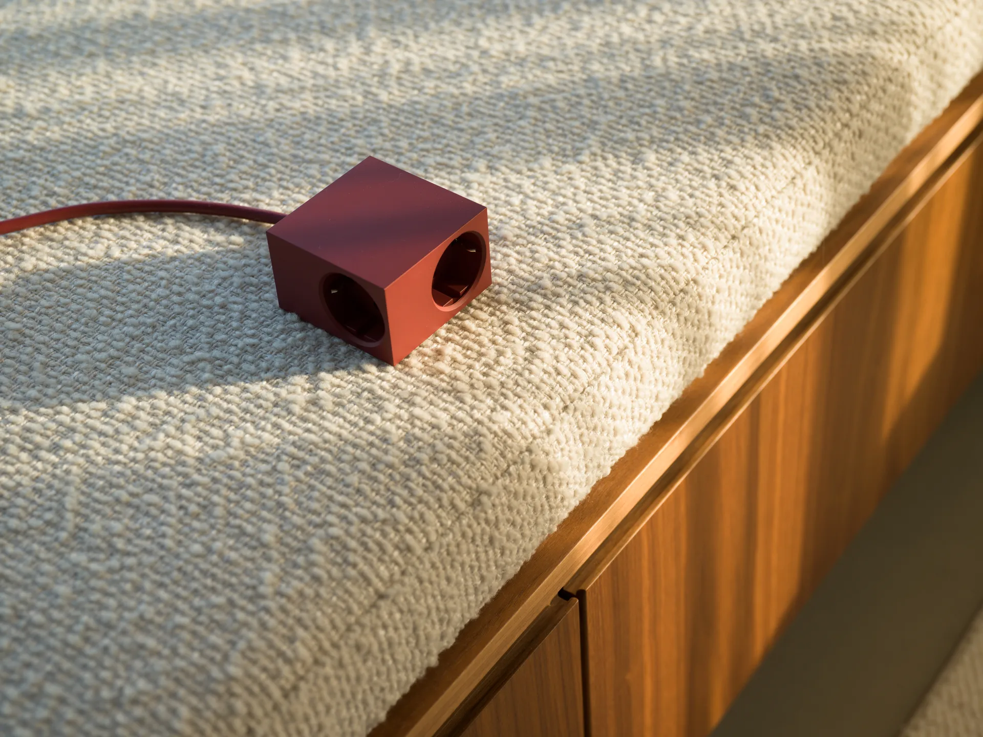 Regleta Cuboid+ con USB-C de 30W y cable de 2 m, Fired Brick Kord