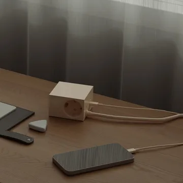 Regleta Cuboid+ con USB-C de 30W y cable de 2 m - Pearled Ivory (blanco) - Kord